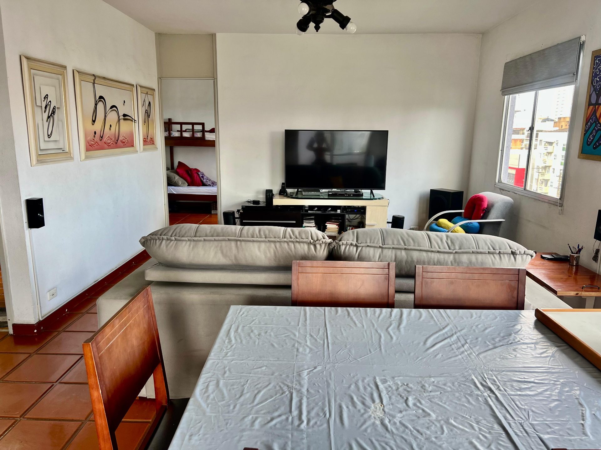 Cobertura duplex na Enseada, localizada na região do Carrefour/UNOESTE, ideal para quem busca amplitude, privacidade e um espaço perfeito para viver e receber com conforto. em Enseada, Guarujá — foto 3