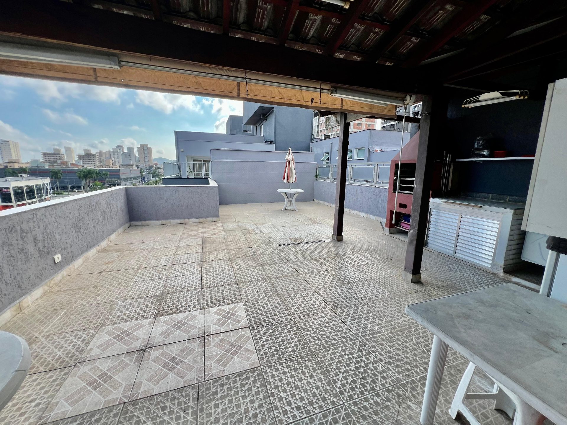 Cobertura duplex na Enseada, localizada na região do Carrefour/UNOESTE, ideal para quem busca amplitude, privacidade e um espaço perfeito para viver e receber com conforto. em Enseada, Guarujá — foto 11