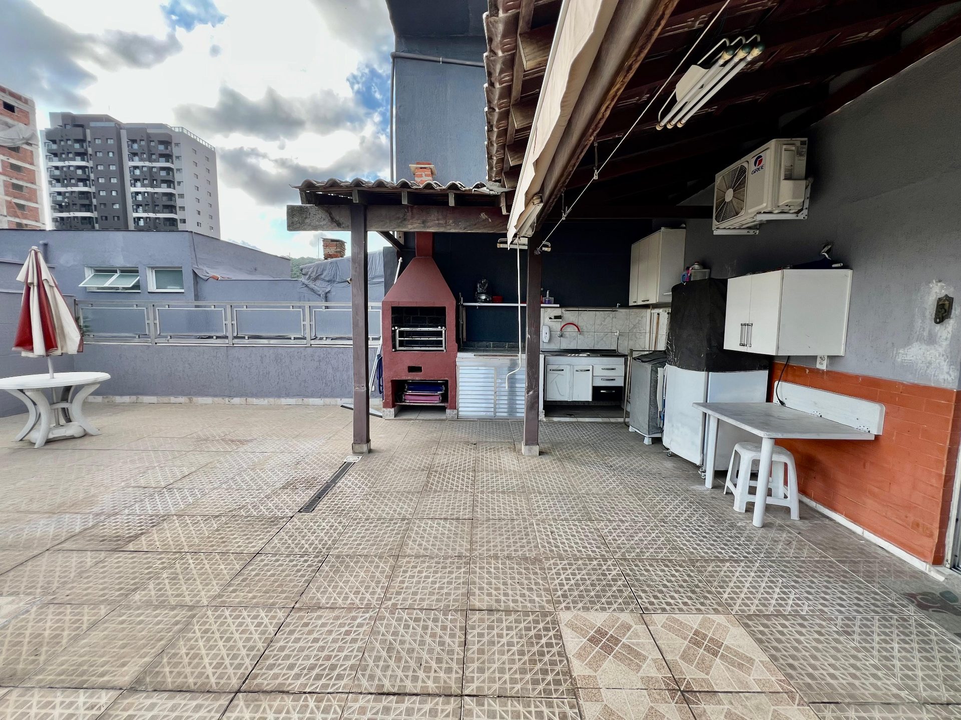 Cobertura duplex na Enseada, localizada na região do Carrefour/UNOESTE, ideal para quem busca amplitude, privacidade e um espaço perfeito para viver e receber com conforto. em Enseada, Guarujá — foto 12