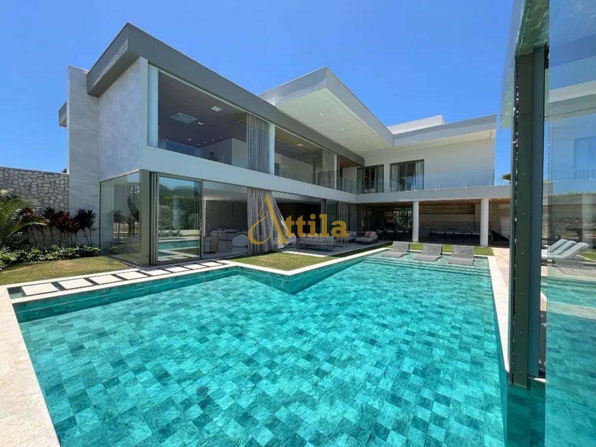 Mansão de Alto Padrão no Jardim Acapulco com 8 Suítes e Lazer