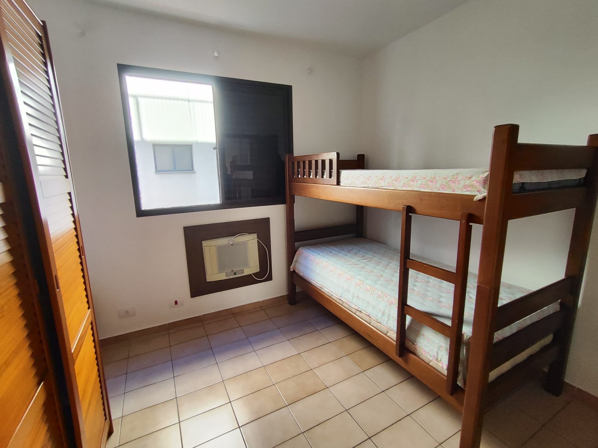 Apto reformado, 3 quartos, sacada, 1 vaga, Enseada em Enseada, Guarujá — foto 11