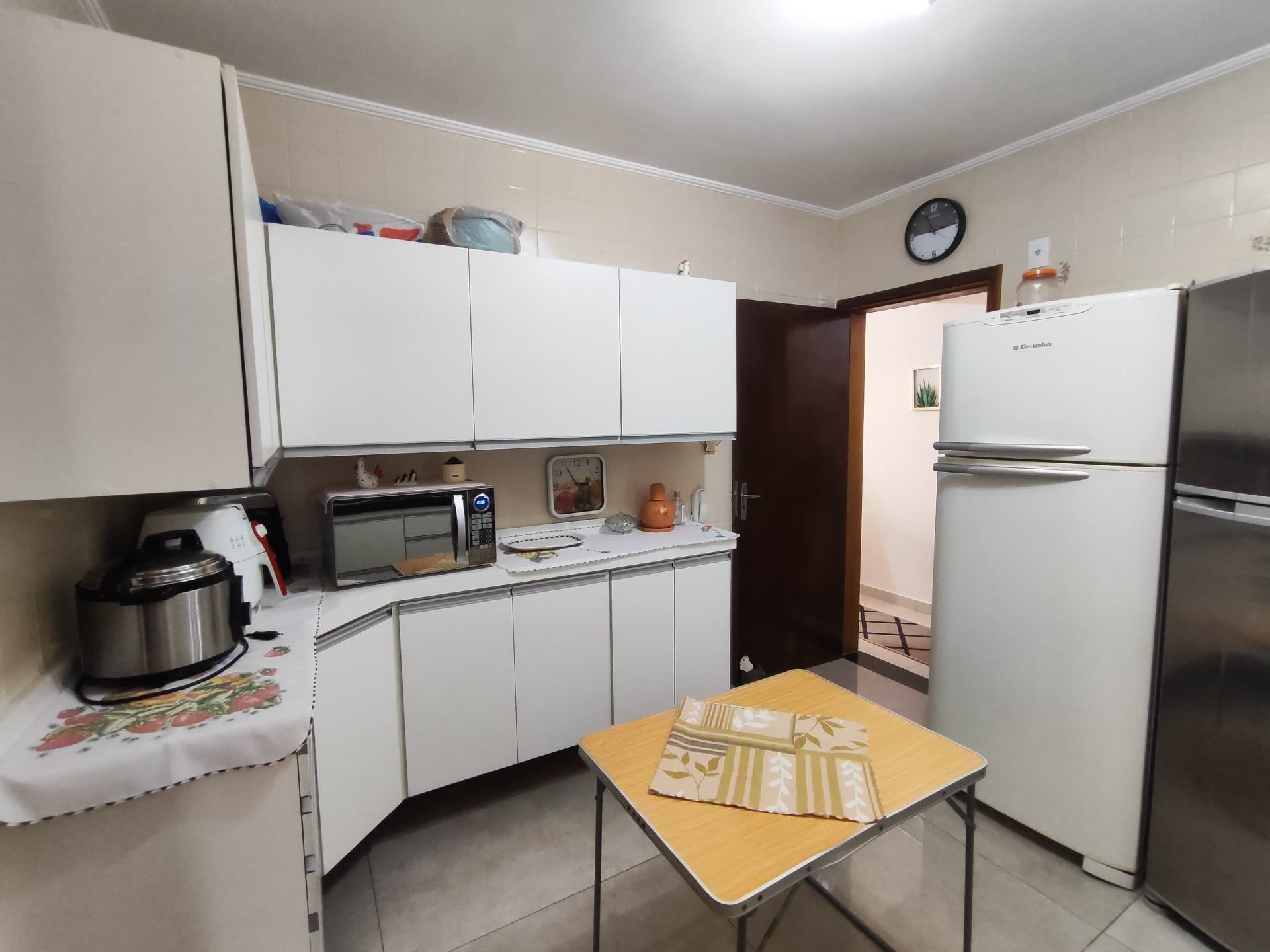 Apto reformado, 3 quartos, sacada, 1 vaga, Enseada em Enseada, Guarujá — foto 13