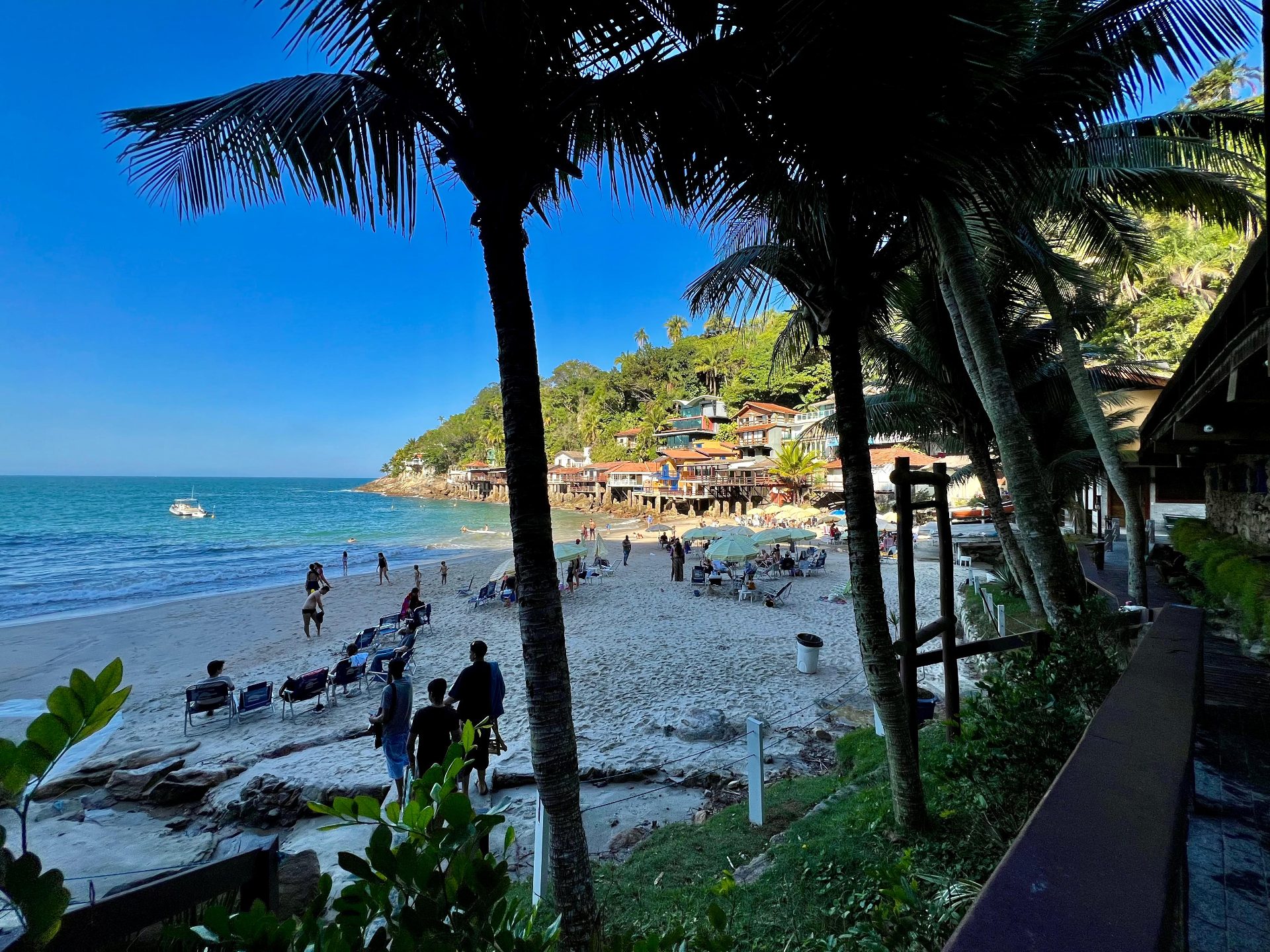 Casa com 5 quartos, Morro Sorocotuba, Guarujá em Morro Sorocotuba, Guarujá — foto 3