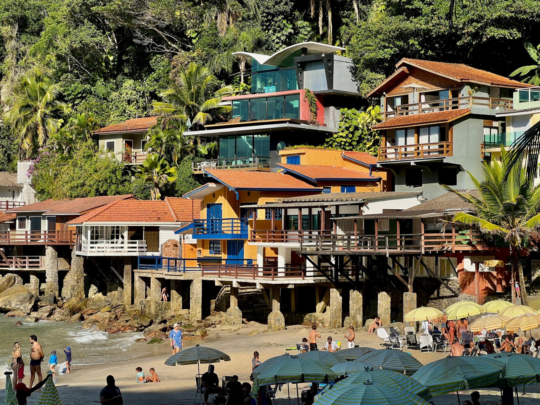 Casa com 5 quartos, Morro Sorocotuba, Guarujá em Morro Sorocotuba, Guarujá — foto 2
