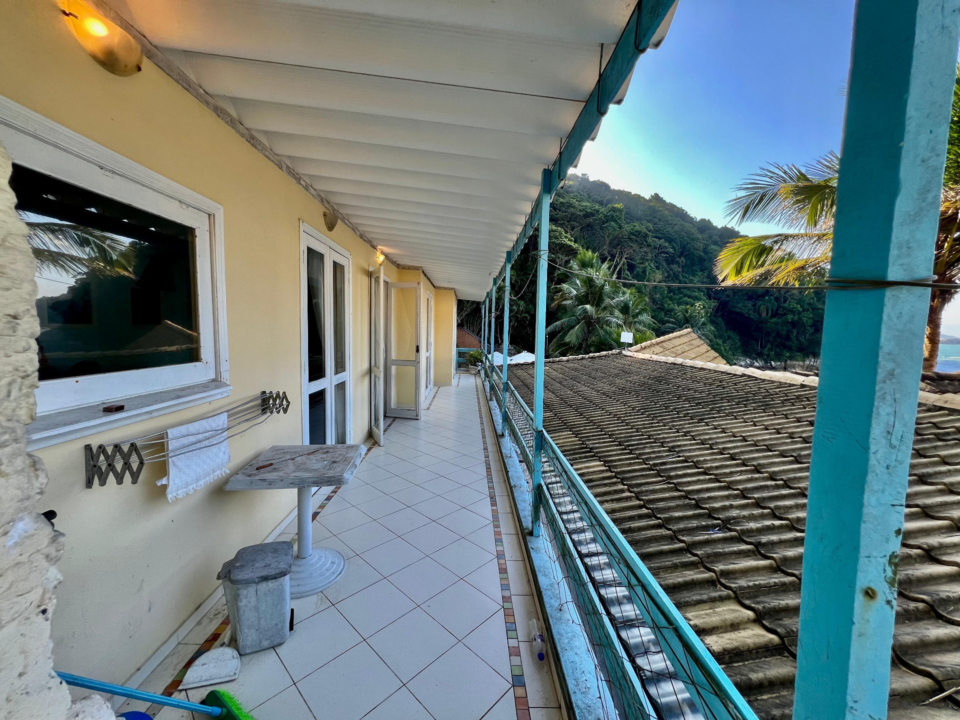 Casa com 5 quartos, Morro Sorocotuba, Guarujá em Morro Sorocotuba, Guarujá — foto 8