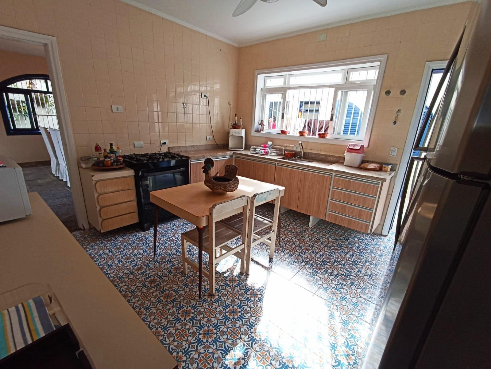 Casa charmosa, frente praia Enseada, 6 dorms., 5 vagas. em Enseada, Guarujá — foto 3