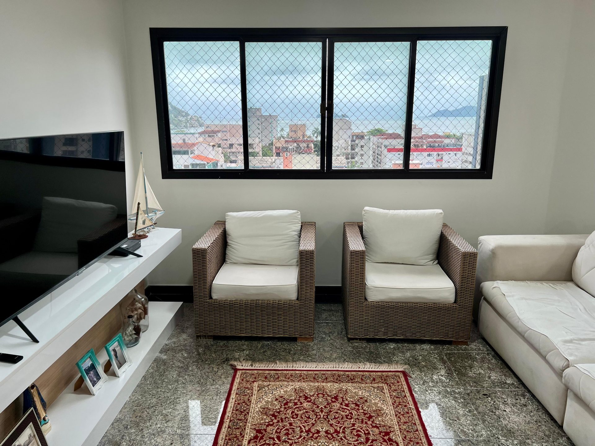 Apartamento Mobiliado em Andar Alto com Vista para o Mar, 3 Dormitórios e 1 Vaga na Praia da Enseada em Loteamento João Batista Julião, Guarujá — foto 2