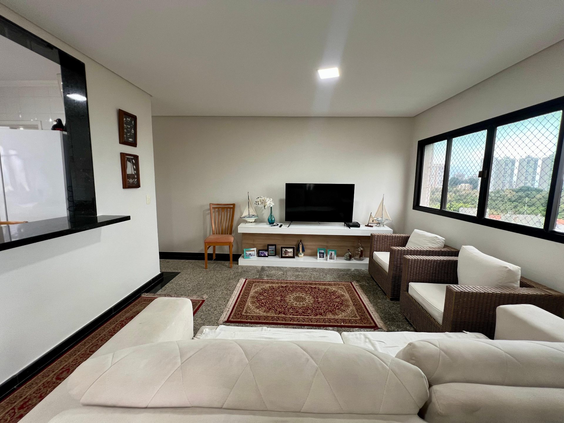 Apartamento Mobiliado em Andar Alto com Vista para o Mar, 3 Dormitórios e 1 Vaga na Praia da Enseada em Loteamento João Batista Julião, Guarujá — foto 3