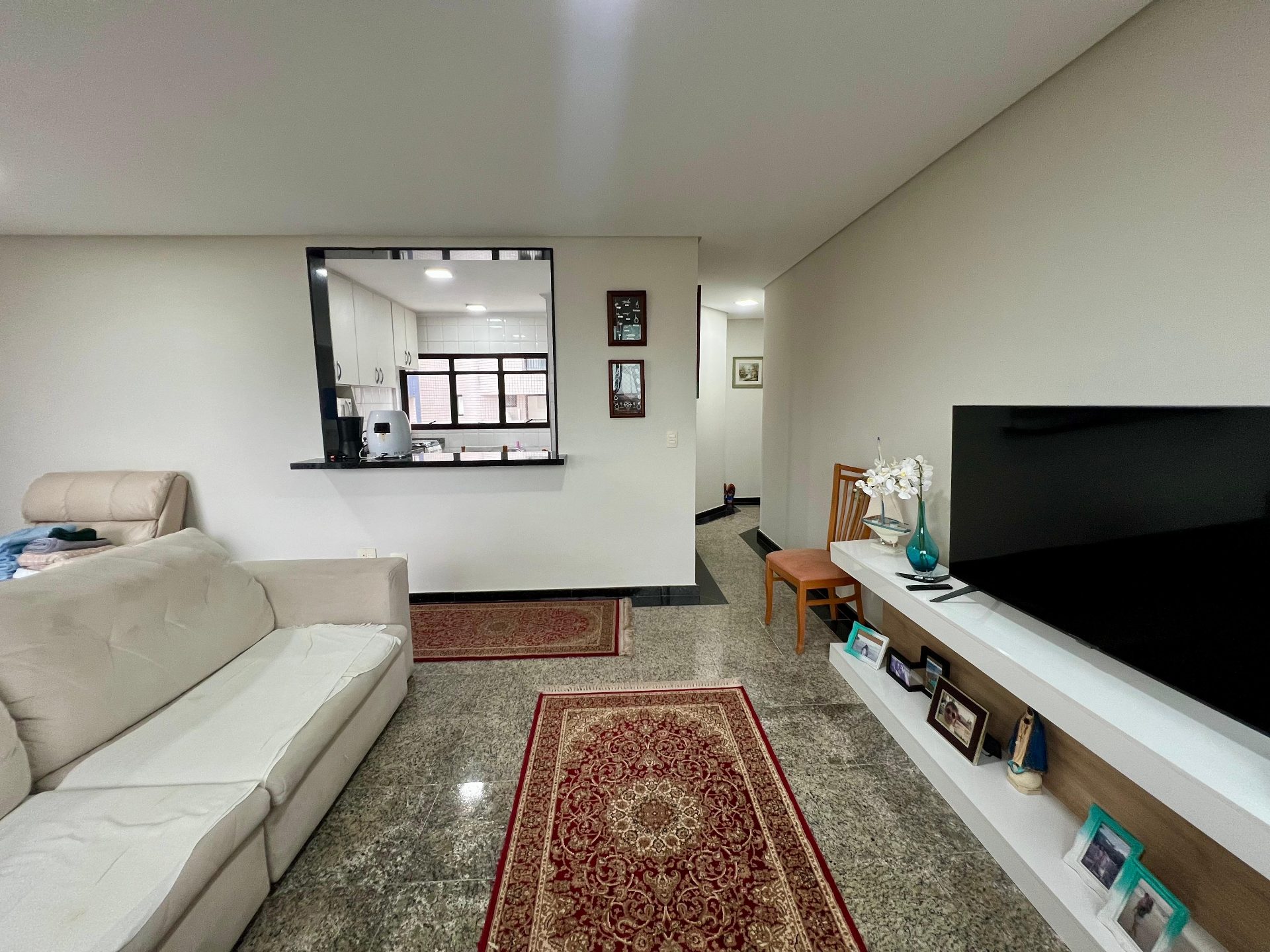 Apartamento Mobiliado em Andar Alto com Vista para o Mar, 3 Dormitórios e 1 Vaga na Praia da Enseada em Loteamento João Batista Julião, Guarujá — foto 4
