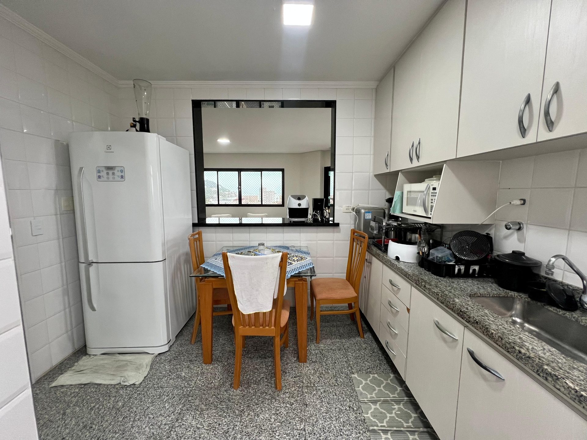Apartamento Mobiliado em Andar Alto com Vista para o Mar, 3 Dormitórios e 1 Vaga na Praia da Enseada em Loteamento João Batista Julião, Guarujá — foto 10
