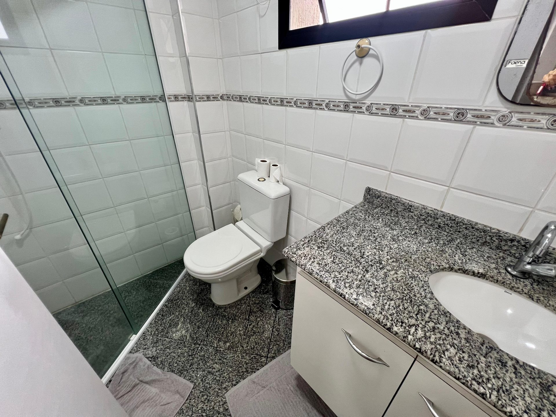 Apartamento Mobiliado em Andar Alto com Vista para o Mar, 3 Dormitórios e 1 Vaga na Praia da Enseada em Loteamento João Batista Julião, Guarujá — foto 21