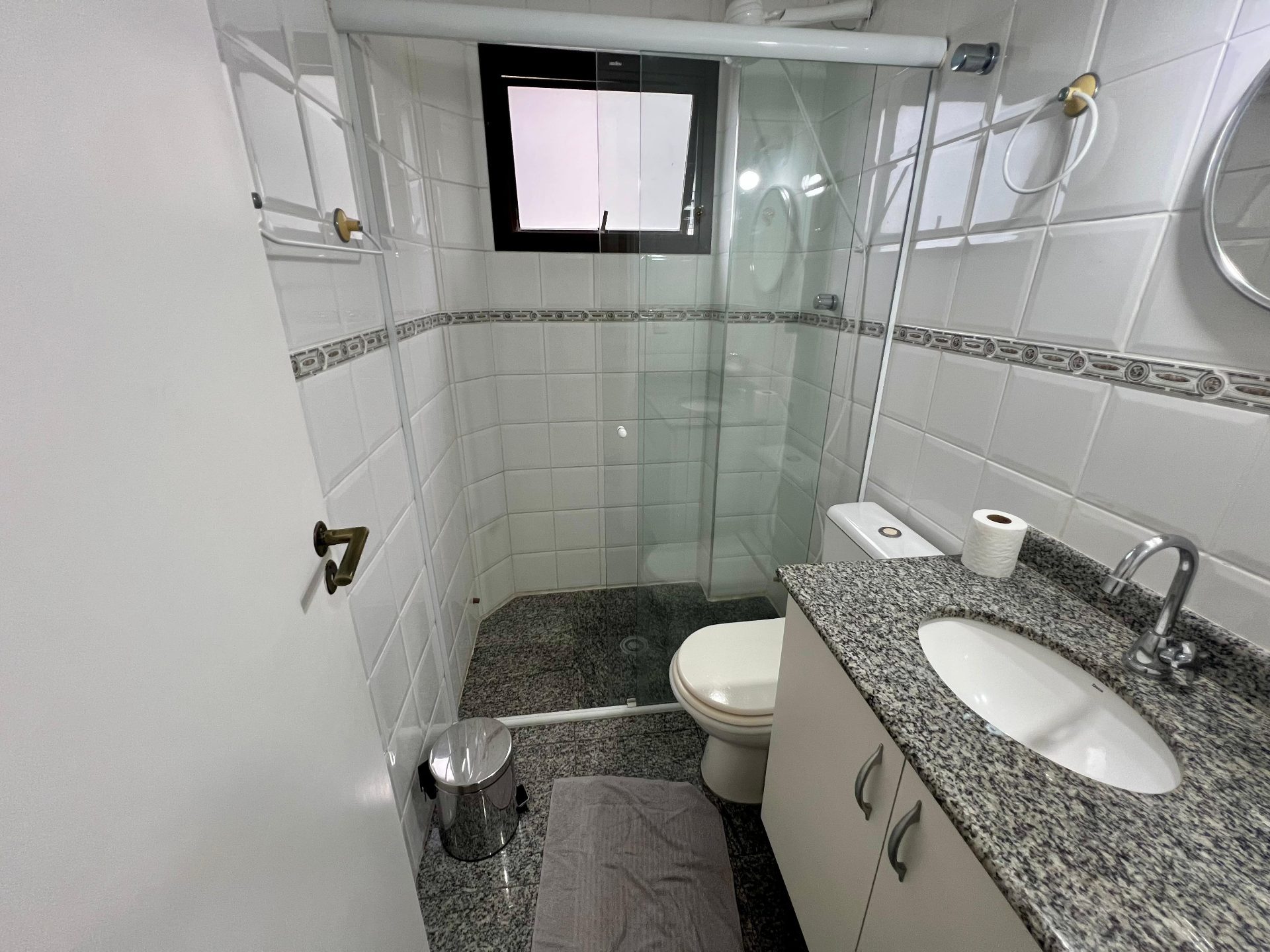 Apartamento Mobiliado em Andar Alto com Vista para o Mar, 3 Dormitórios e 1 Vaga na Praia da Enseada em Loteamento João Batista Julião, Guarujá — foto 20