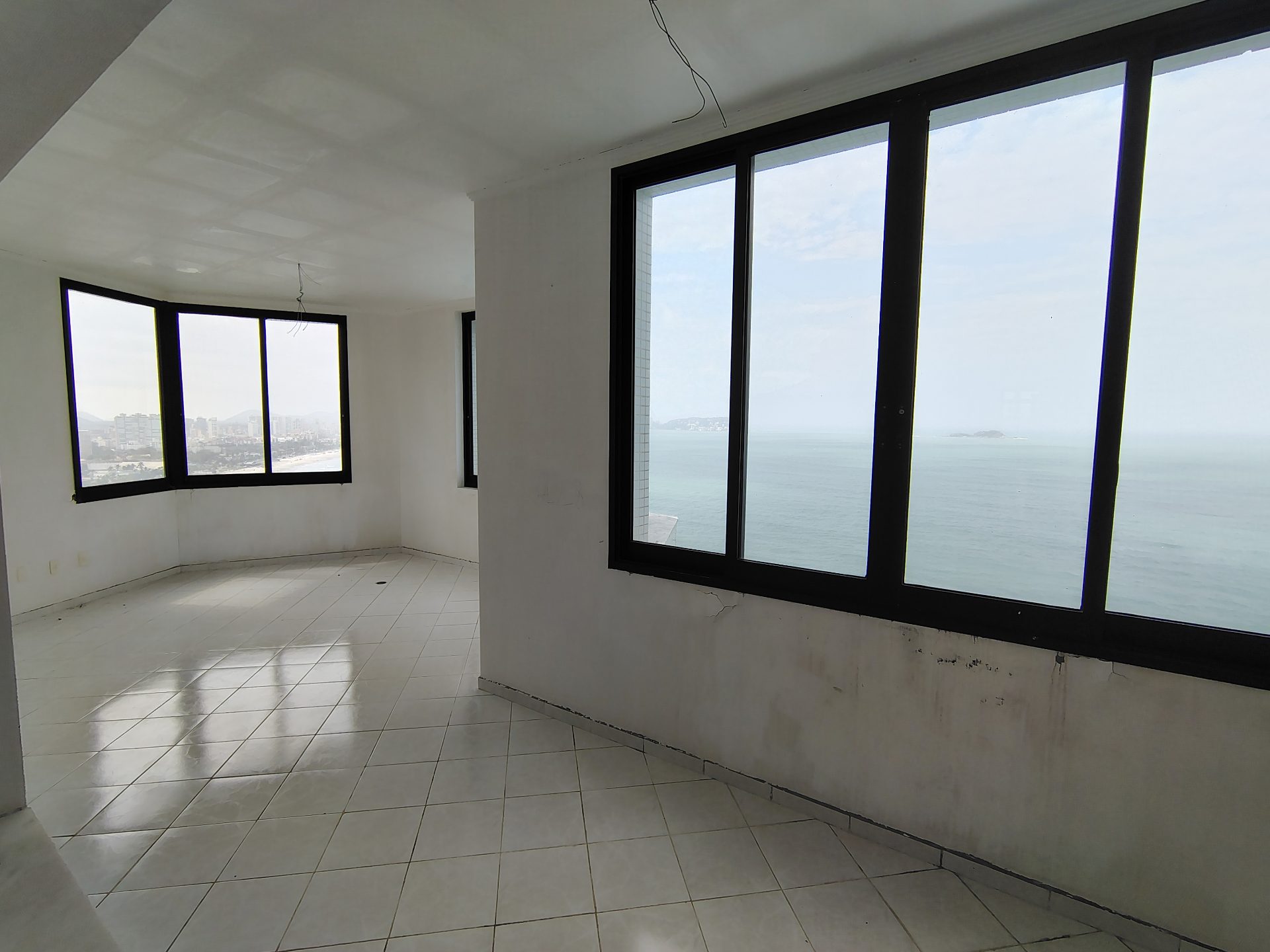 Apto de luxo com 4 quartos, frente praia Pitangueiras em Sítio Paecara (Vicente de Carvalho), Guarujá — foto 3