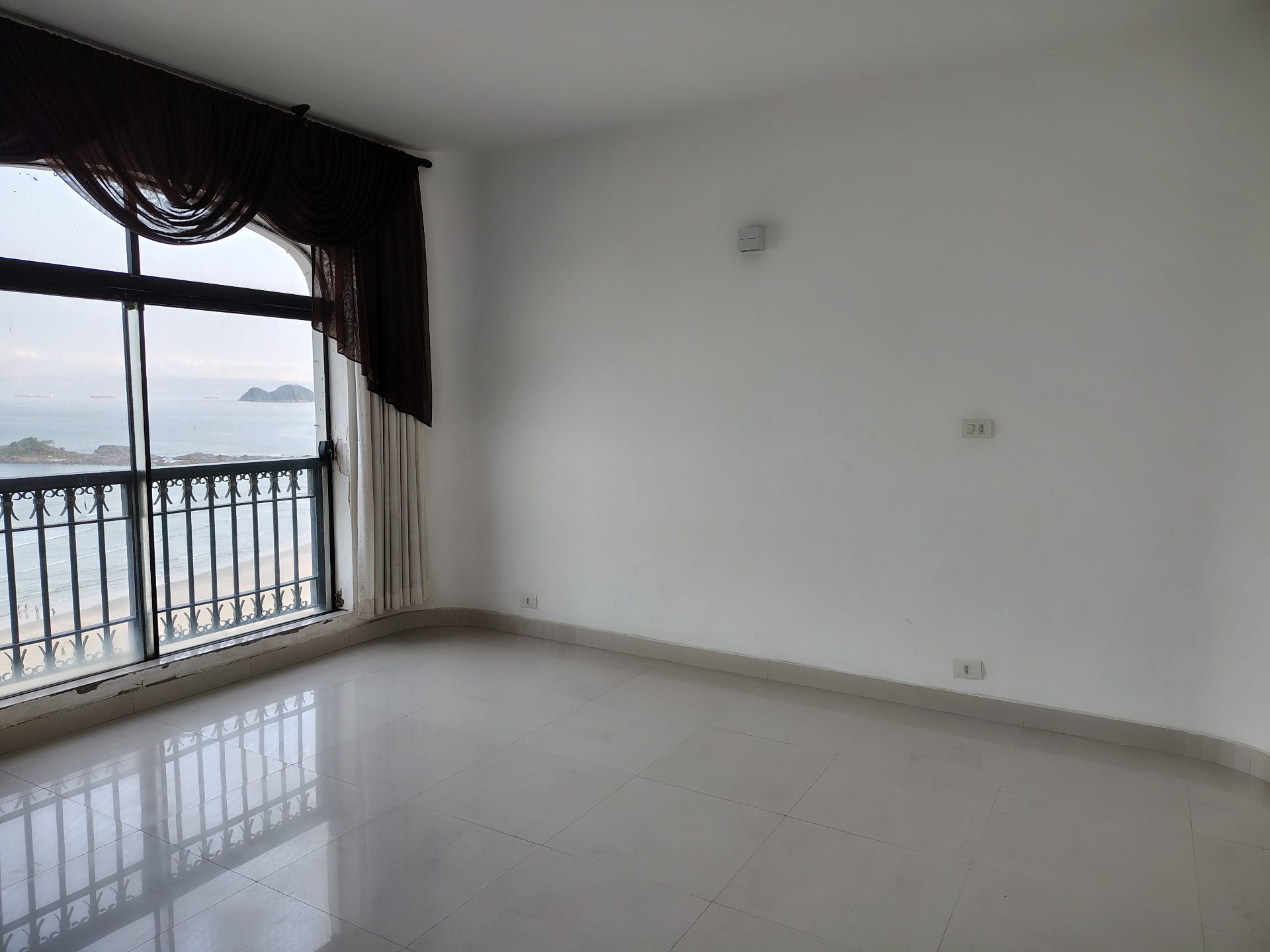 Apto reformado, 4 quartos, frente praia Pitangueiras em Pitangueiras, Guarujá — foto 3