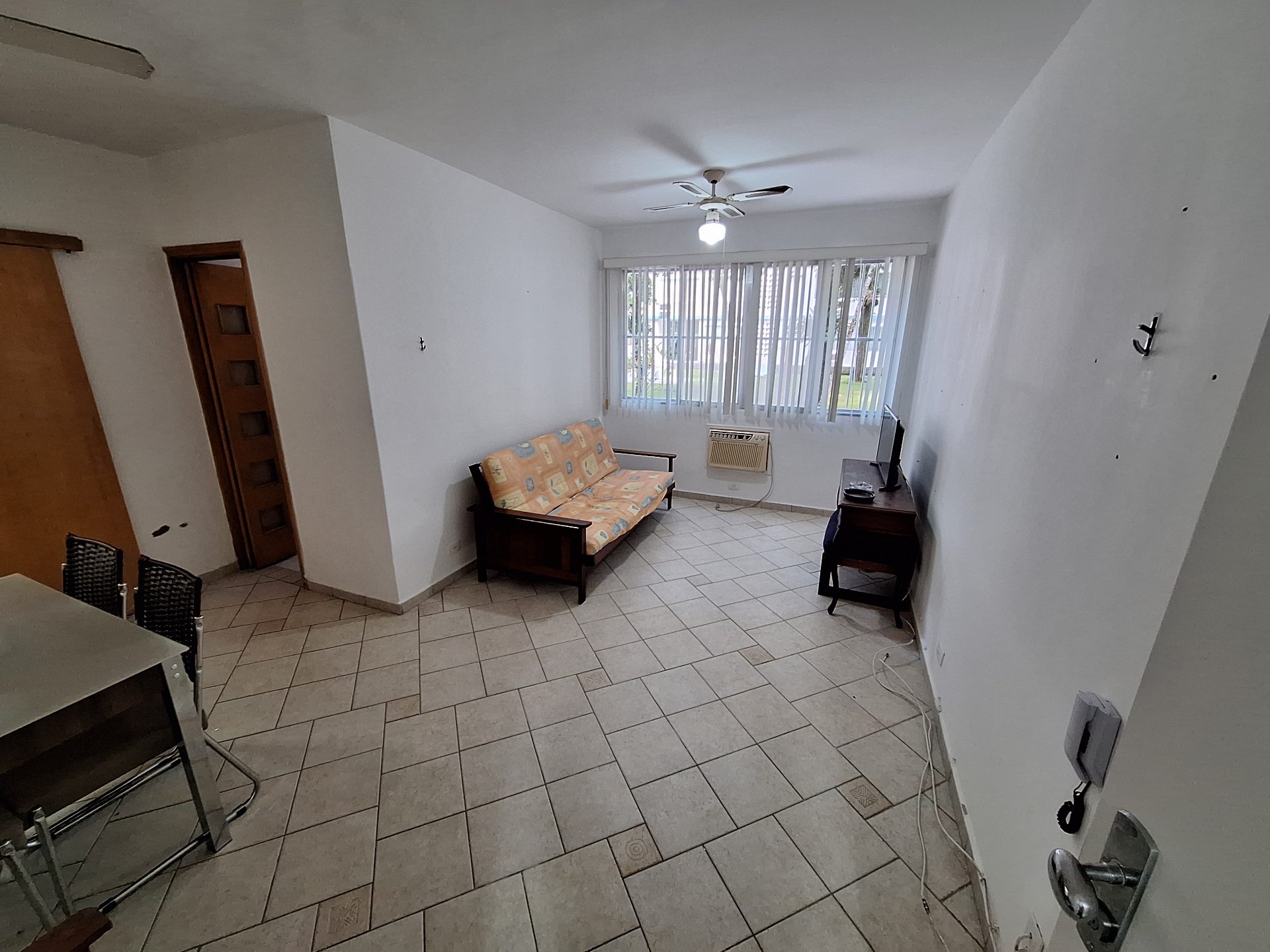 Apartamento localizado na Enseada, na região do Aquário, 200mts da praia. em Enseada, Guarujá — foto 2