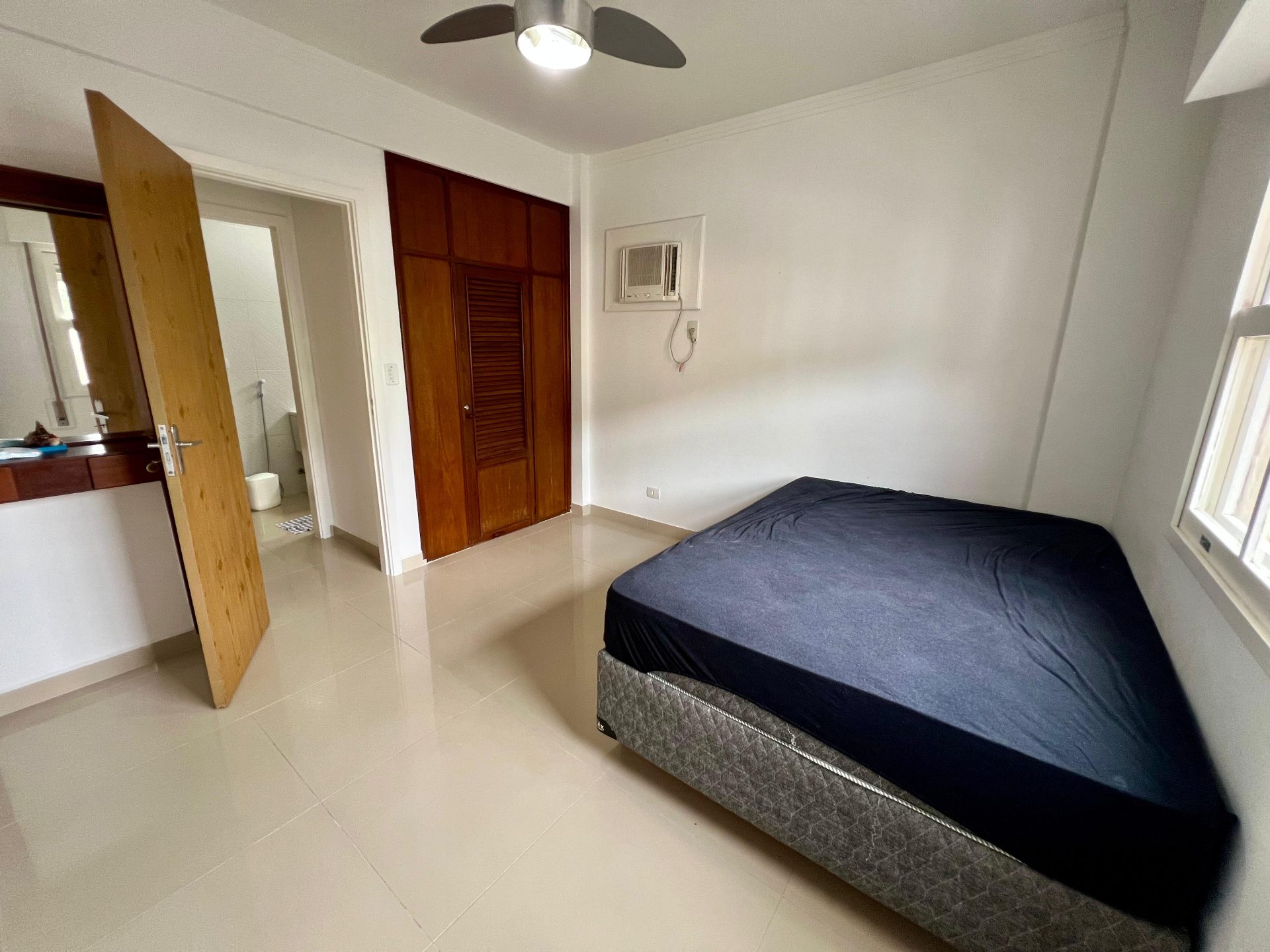 Apartamento Reformado com Suíte e Sacada na Praia da Enseada em Loteamento João Batista Julião, Guarujá — foto 13