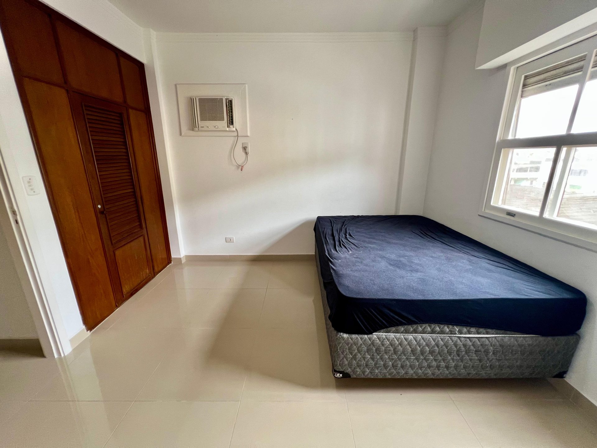 Apartamento Reformado com Suíte e Sacada na Praia da Enseada em Loteamento João Batista Julião, Guarujá — foto 12