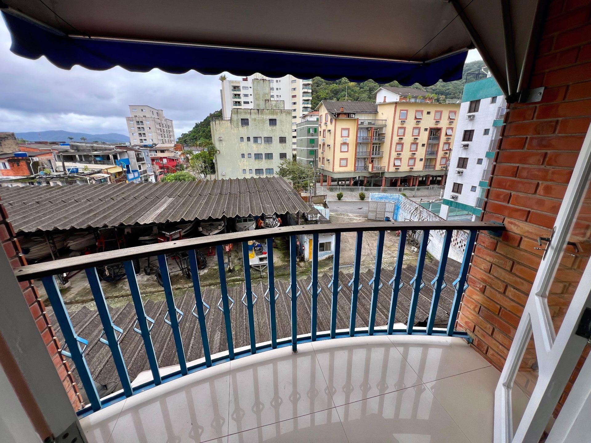Apartamento Reformado com Suíte e Sacada na Praia da Enseada em Loteamento João Batista Julião, Guarujá — foto 7
