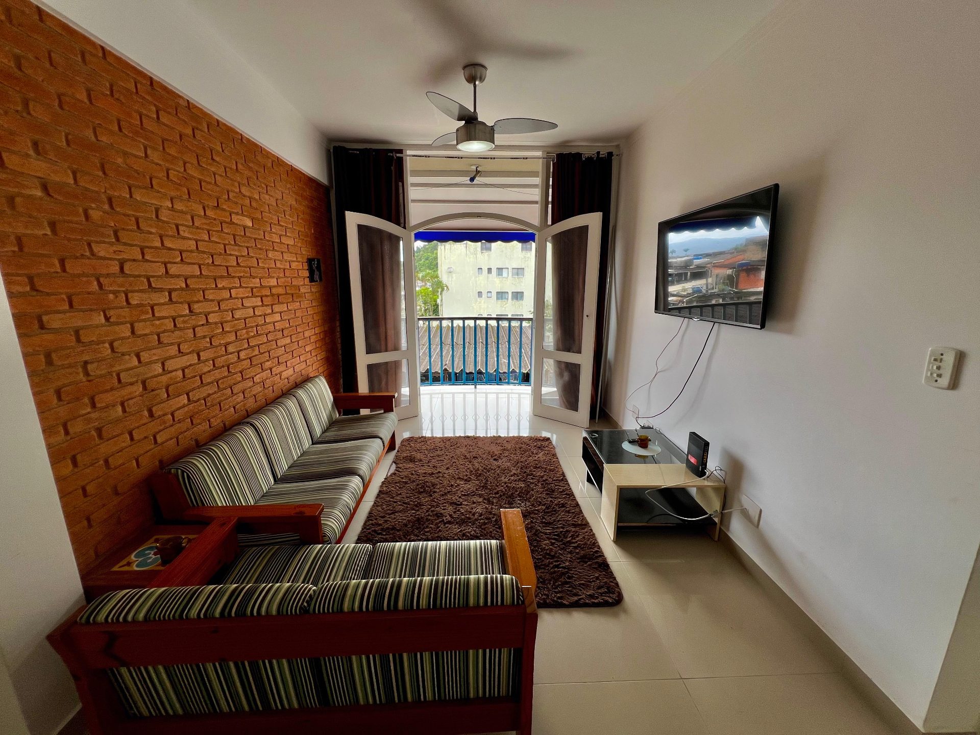 Apartamento Reformado com Suíte e Sacada na Praia da Enseada em Loteamento João Batista Julião, Guarujá — foto 3