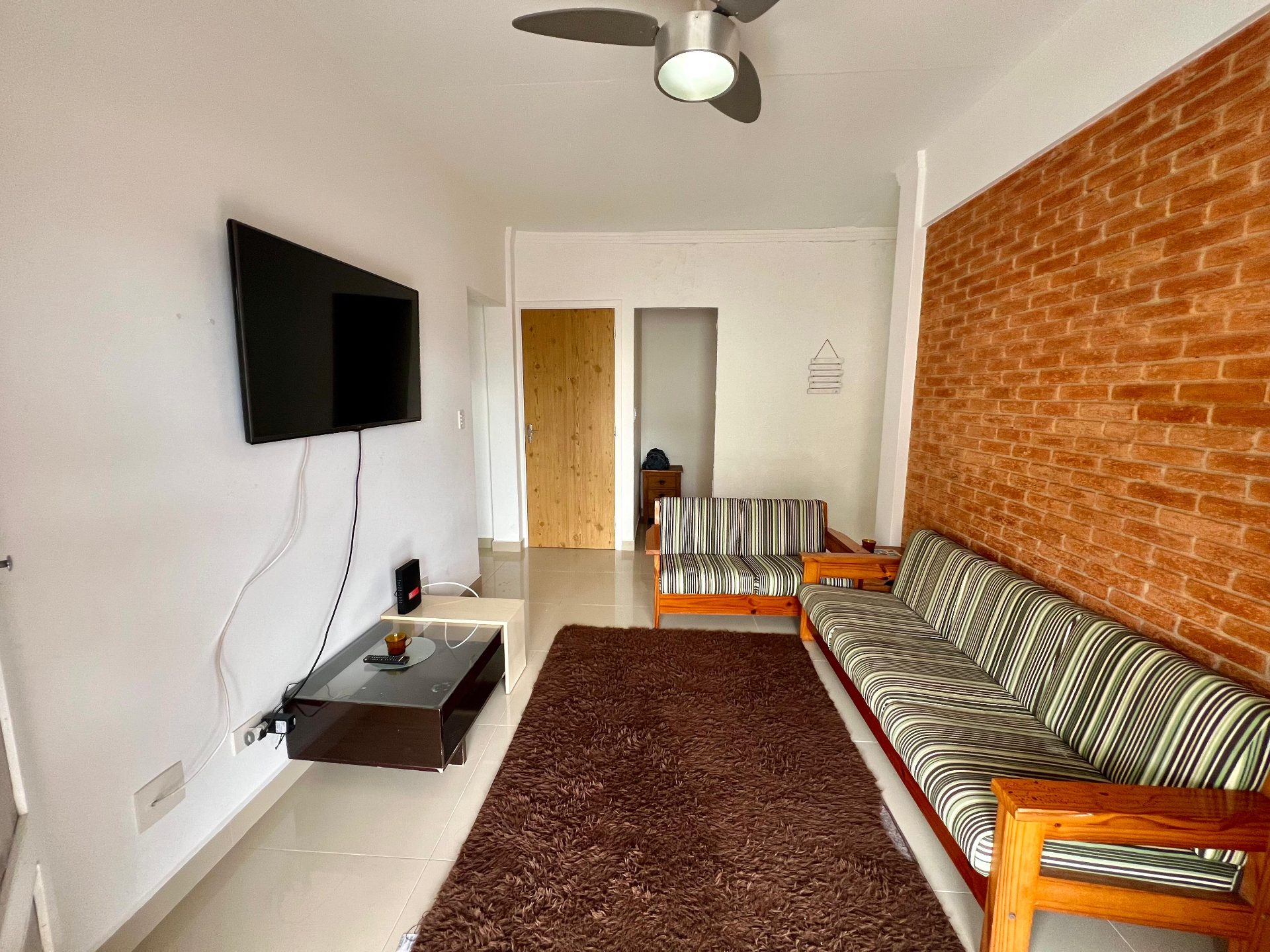 Apartamento Reformado com Suíte e Sacada na Praia da Enseada em Loteamento João Batista Julião, Guarujá — foto 4