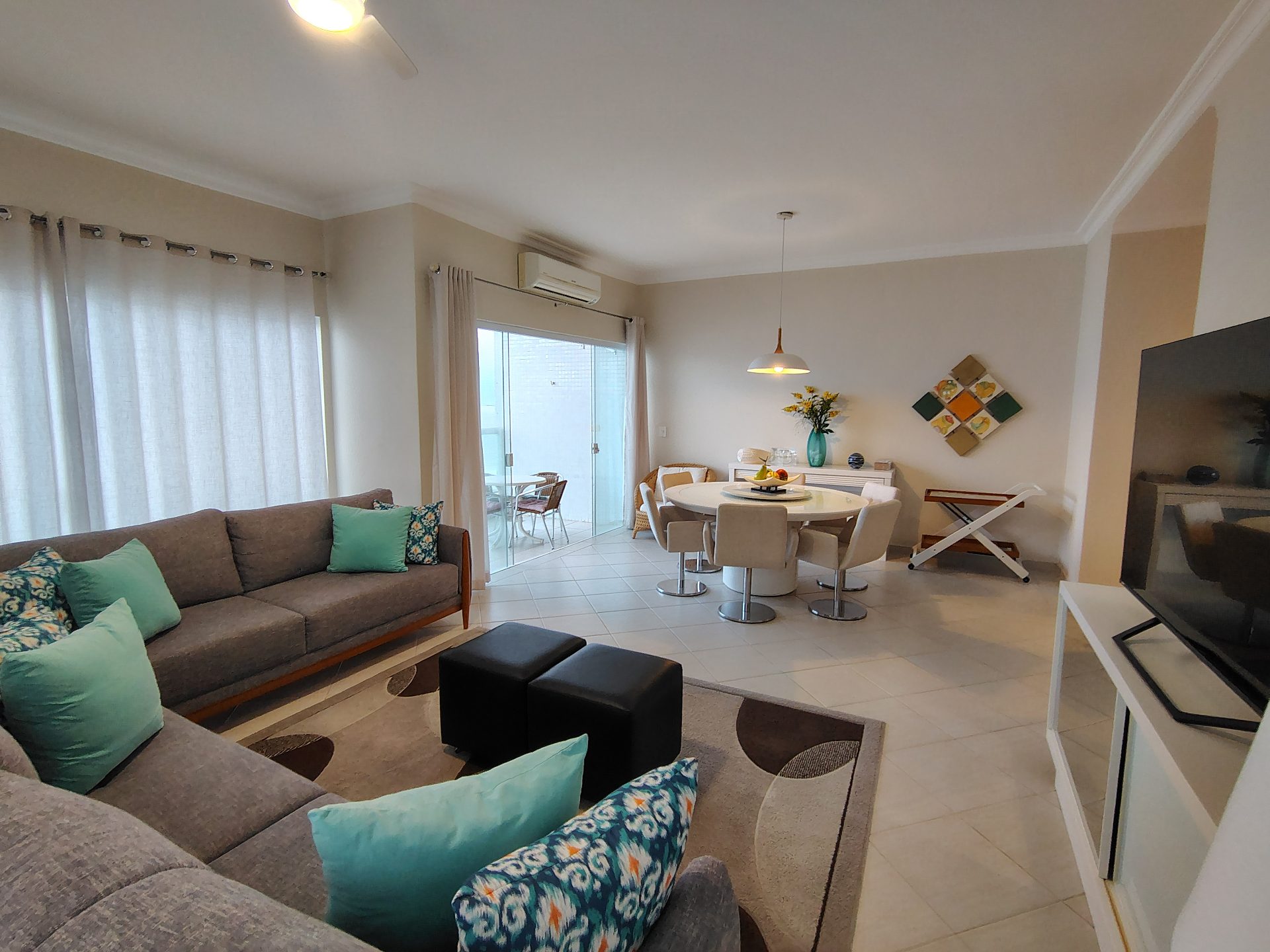 Apartamento Frente Mar com Vista Livre e 3 Quartos em Pitangueiras, Guarujá — foto 2