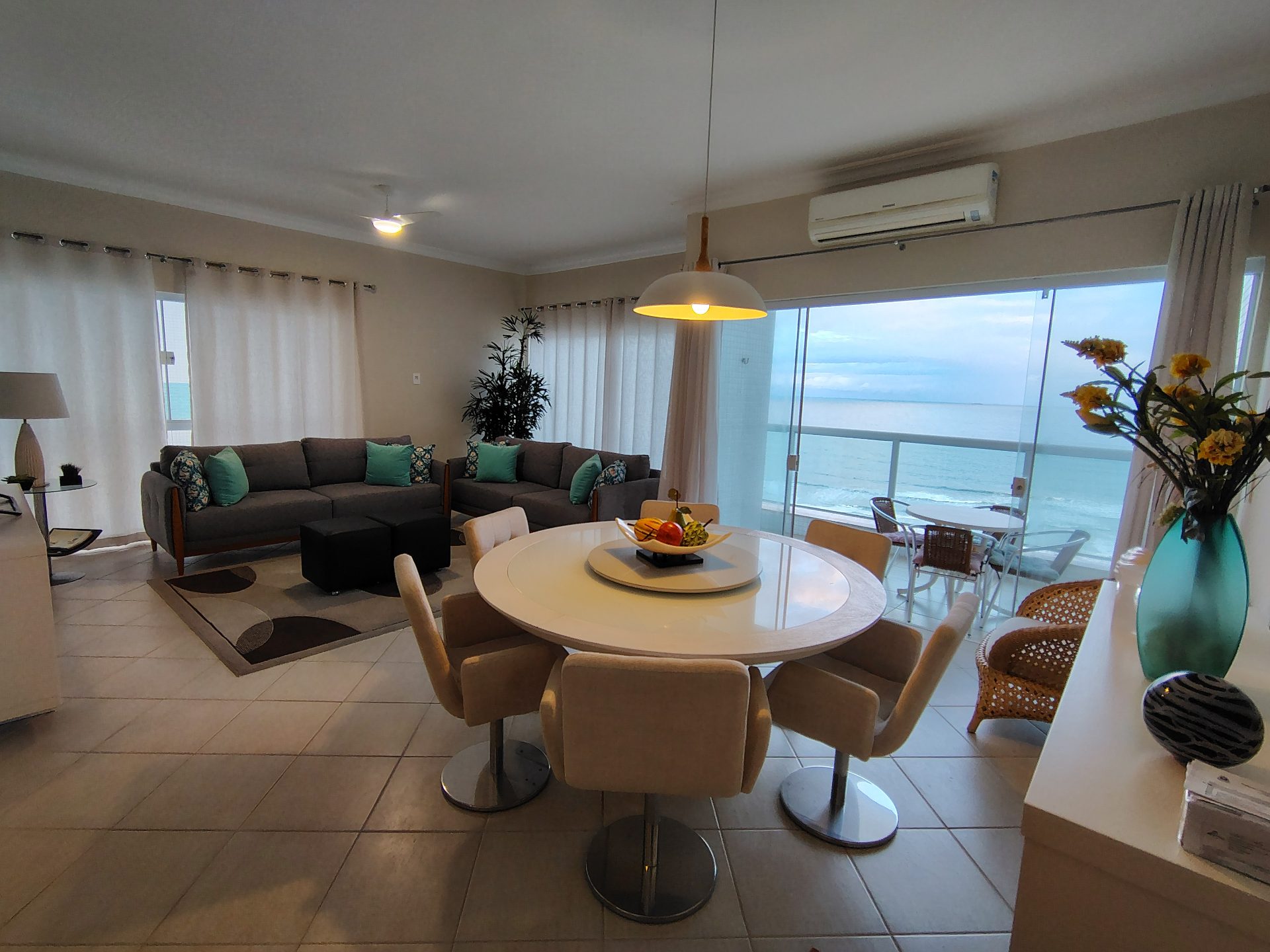 Apartamento Frente Mar com Vista Livre e 3 Quartos em Pitangueiras, Guarujá — foto 3