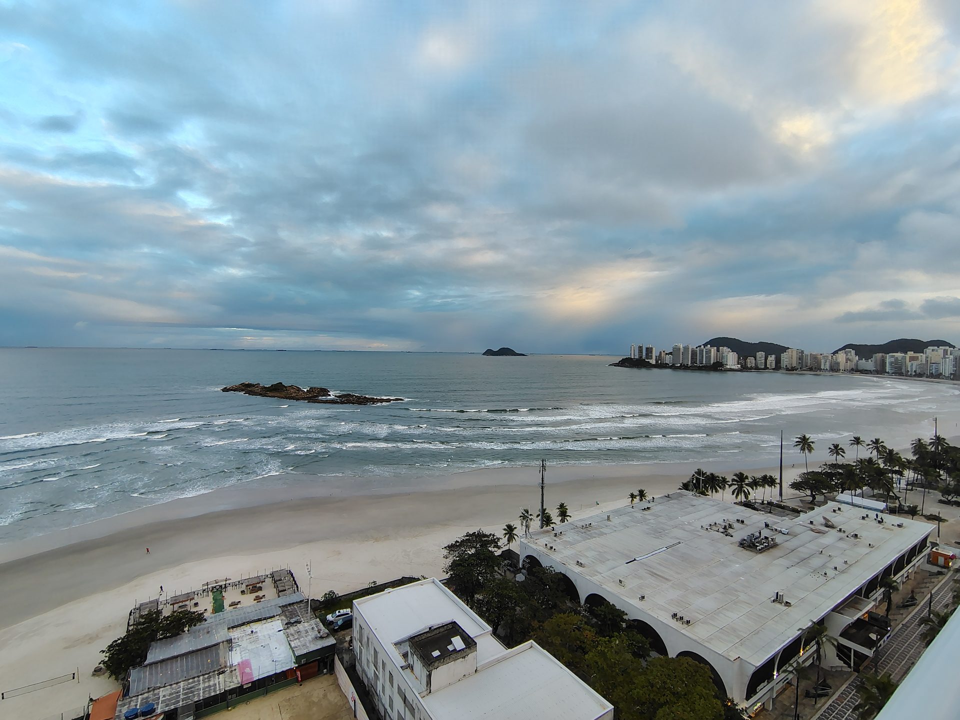 Apartamento Frente Mar com Vista Livre e 3 Quartos em Pitangueiras, Guarujá — foto 5