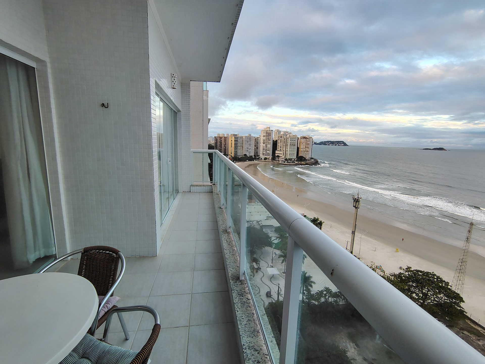 Apartamento Frente Mar com Vista Livre e 3 Quartos em Pitangueiras, Guarujá — foto 6