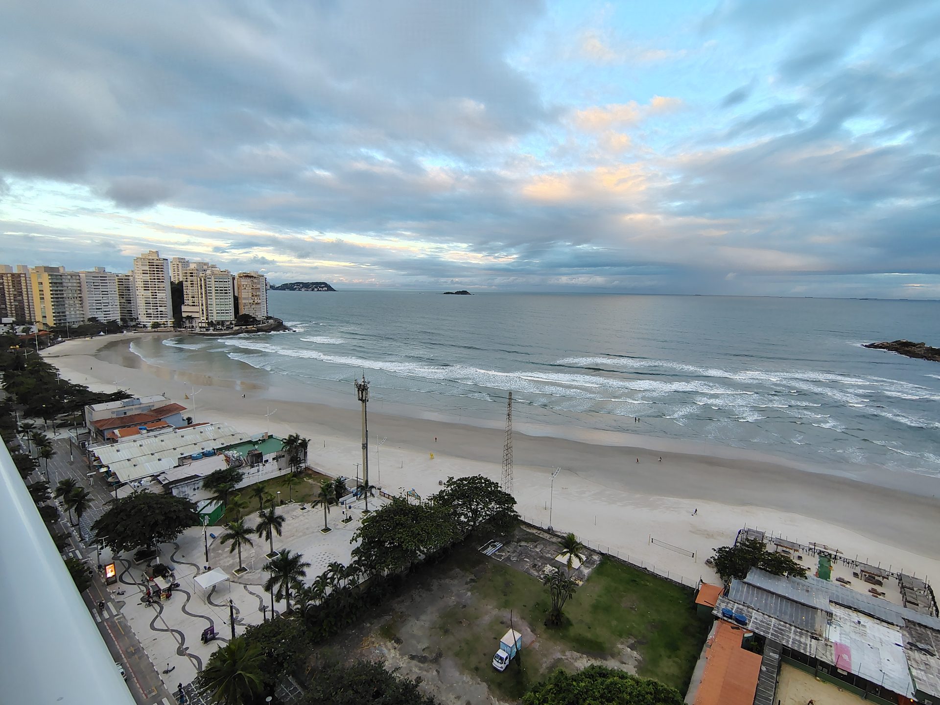 Apartamento Frente Mar com Vista Livre e 3 Quartos em Pitangueiras, Guarujá — foto 7
