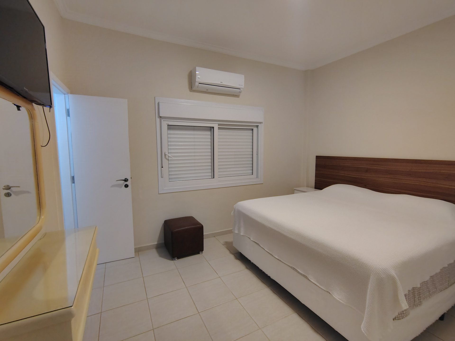 Apartamento Frente Mar com Vista Livre e 3 Quartos em Pitangueiras, Guarujá — foto 8