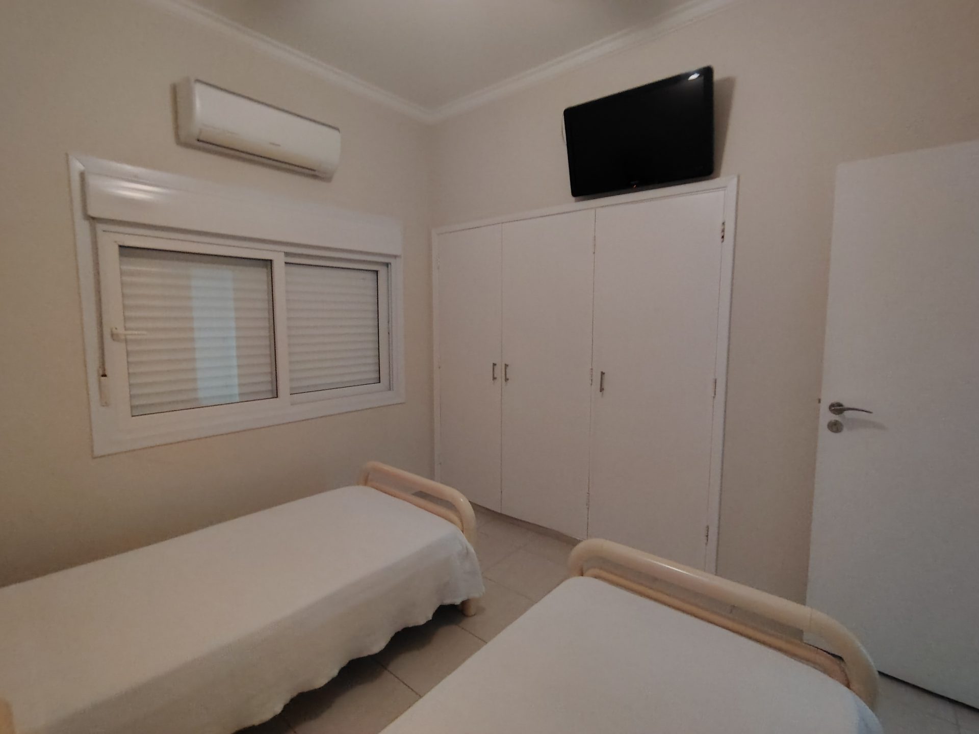 Apartamento Frente Mar com Vista Livre e 3 Quartos em Pitangueiras, Guarujá — foto 12