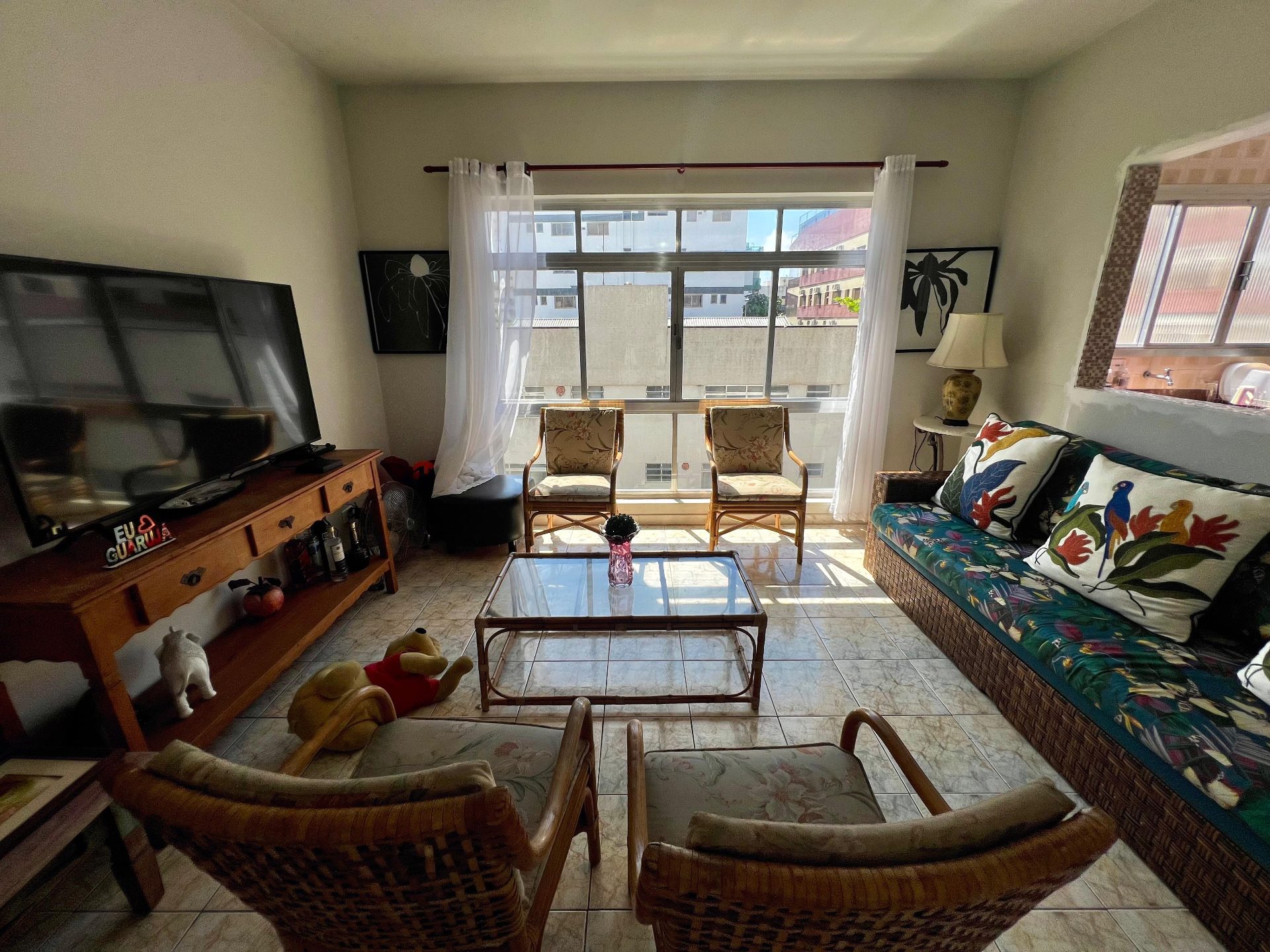 Apartamento com 3 Dormitórios, Suíte e Varanda a 200 Metros da Praia da Enseada em Enseada, Guarujá — foto 4