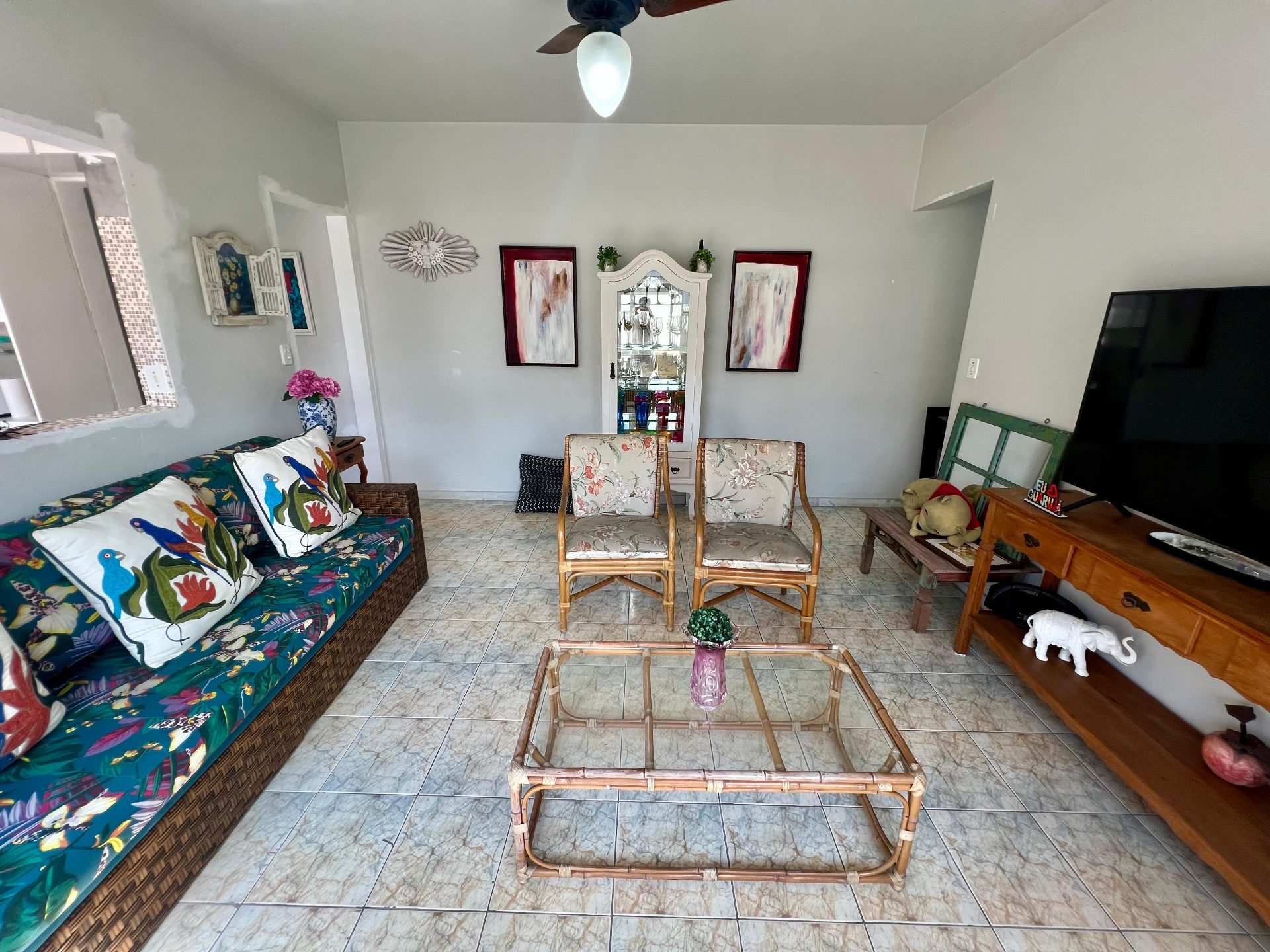 Apartamento com 3 Dormitórios, Suíte e Varanda a 200 Metros da Praia da Enseada em Enseada, Guarujá — foto 5