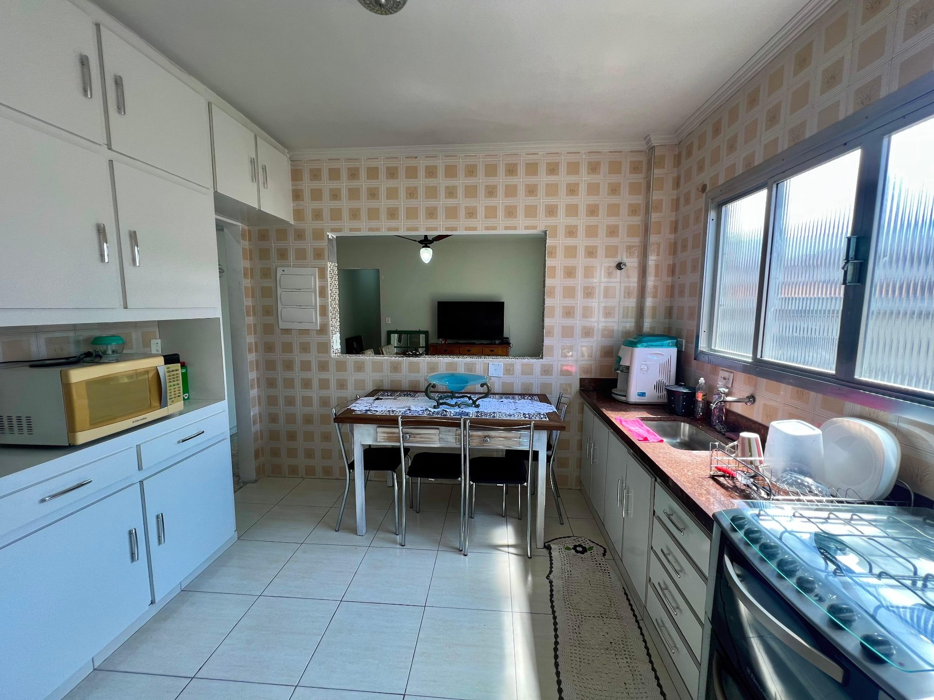 Apartamento com 3 Dormitórios, Suíte e Varanda a 200 Metros da Praia da Enseada em Enseada, Guarujá — foto 9