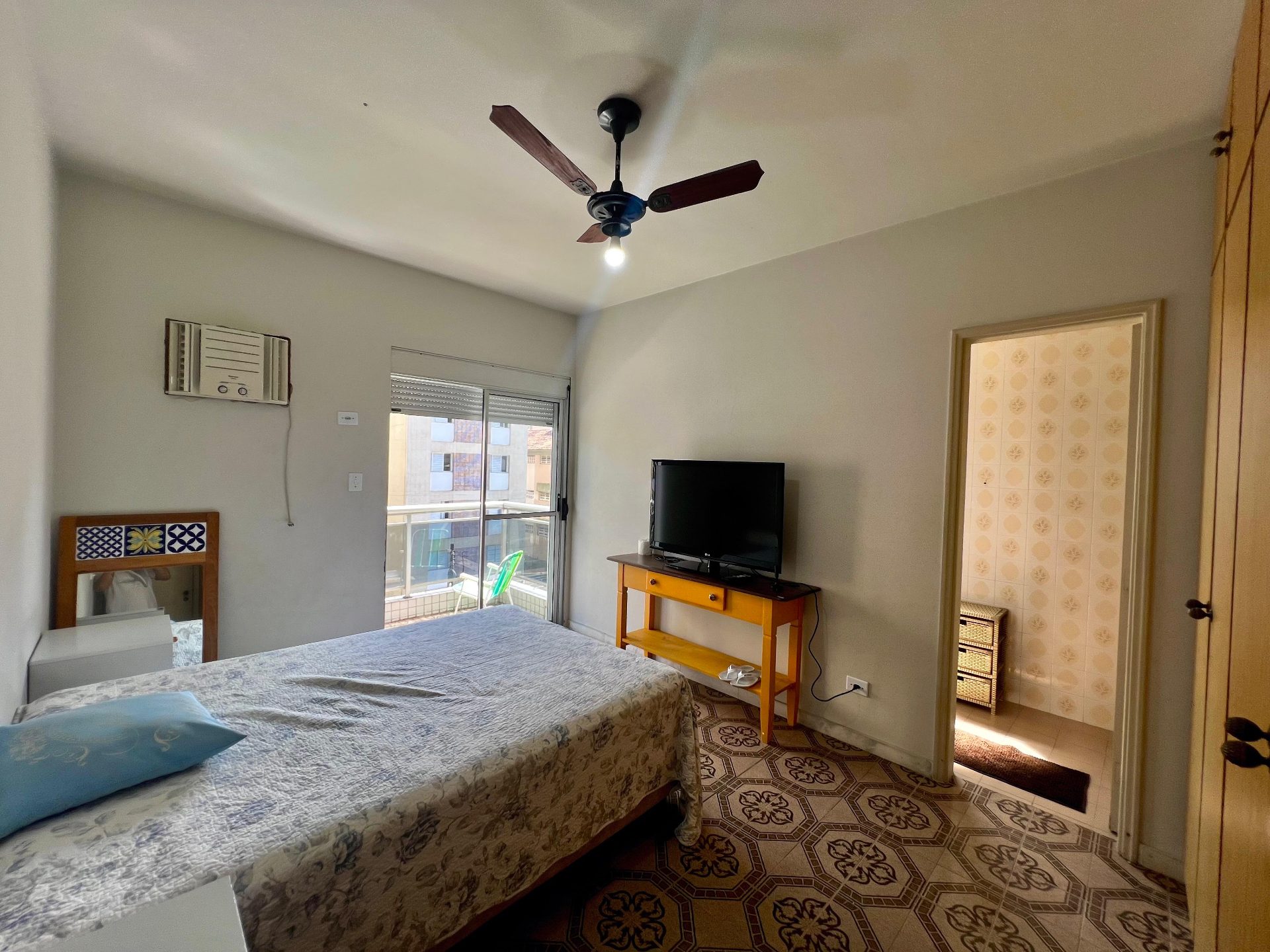 Apartamento com 3 Dormitórios, Suíte e Varanda a 200 Metros da Praia da Enseada em Enseada, Guarujá — foto 21