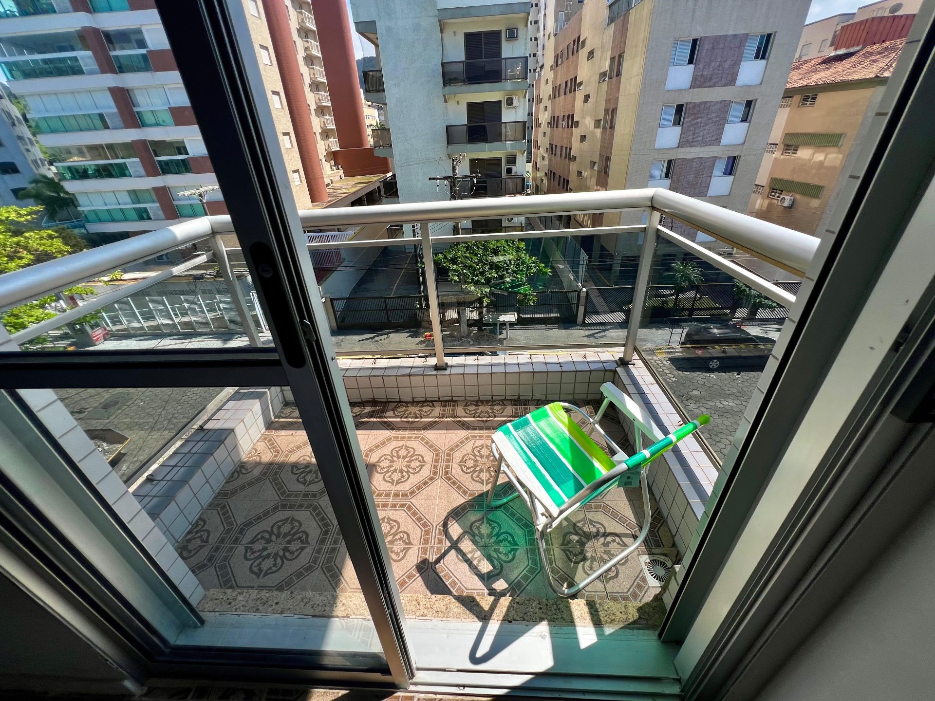 Apartamento com 3 Dormitórios, Suíte e Varanda a 200 Metros da Praia da Enseada em Enseada, Guarujá — foto 27