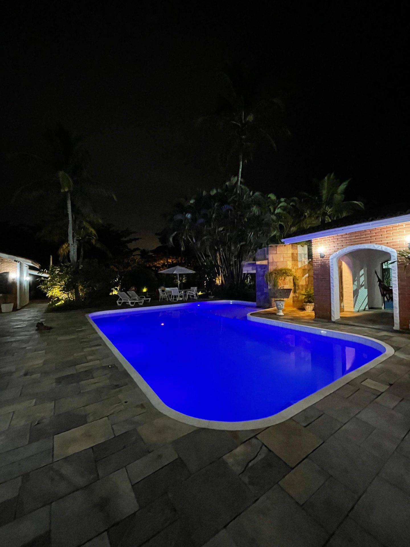 Casa em terreno de 1.555m², quadra de tênis, piscina, 6 vagas em Jardim Virgínia, Guarujá — foto 11