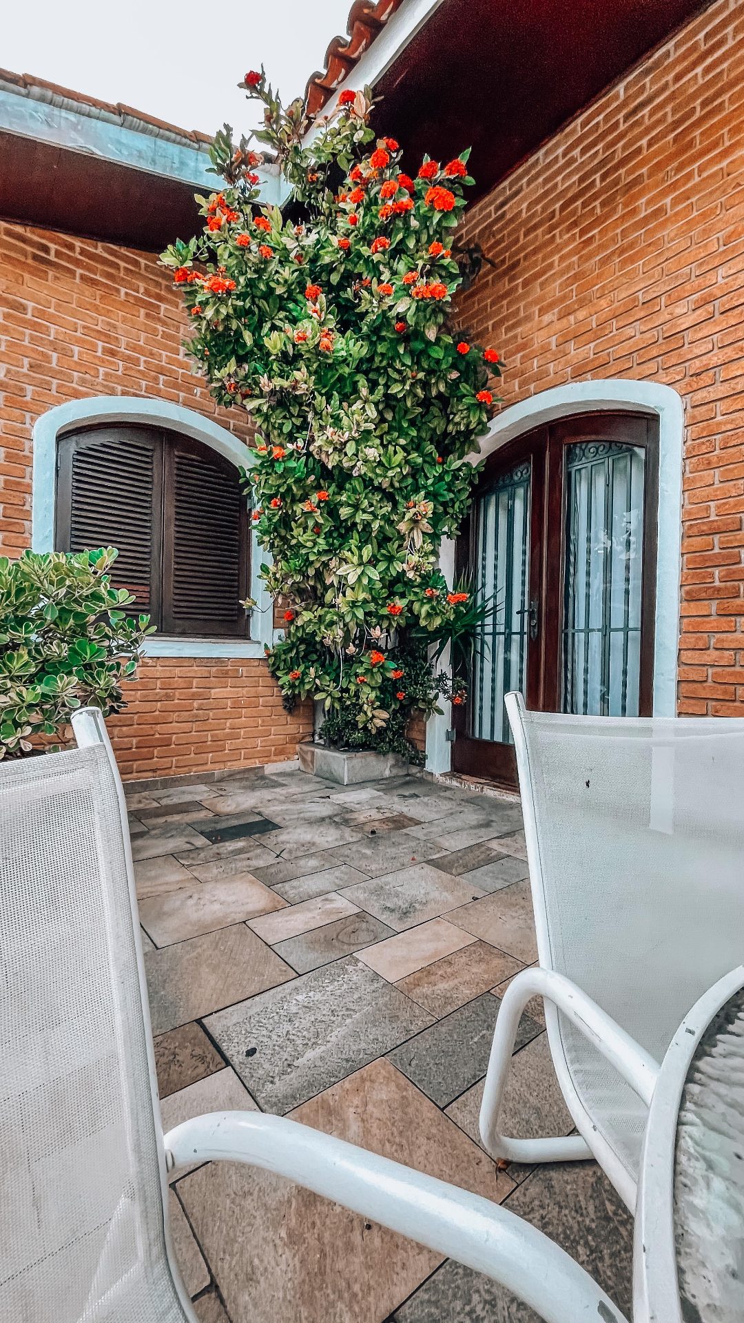 Casa em terreno de 1.555m², quadra de tênis, piscina, 6 vagas em Jardim Virgínia, Guarujá — foto 14