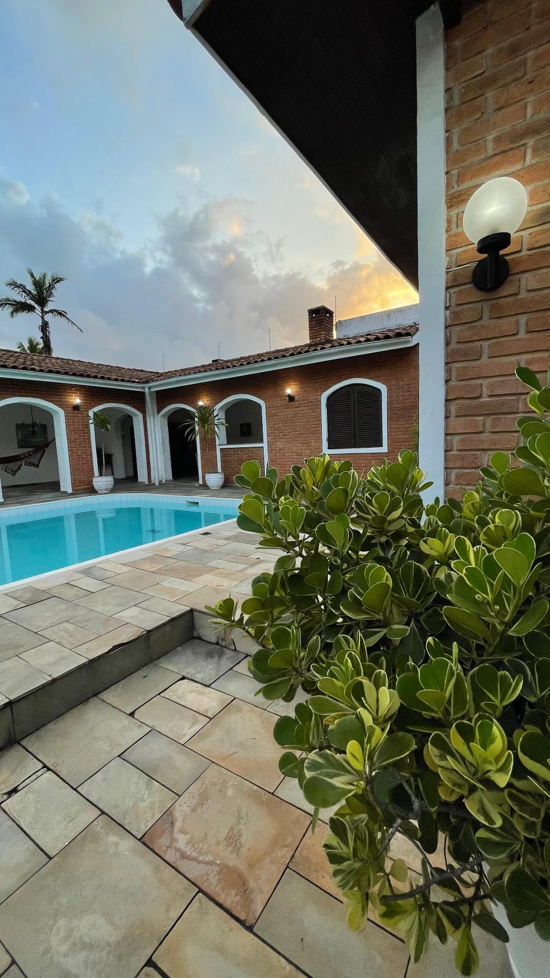 Casa em terreno de 1.555m², quadra de tênis, piscina, 6 vagas em Jardim Virgínia, Guarujá — foto 19
