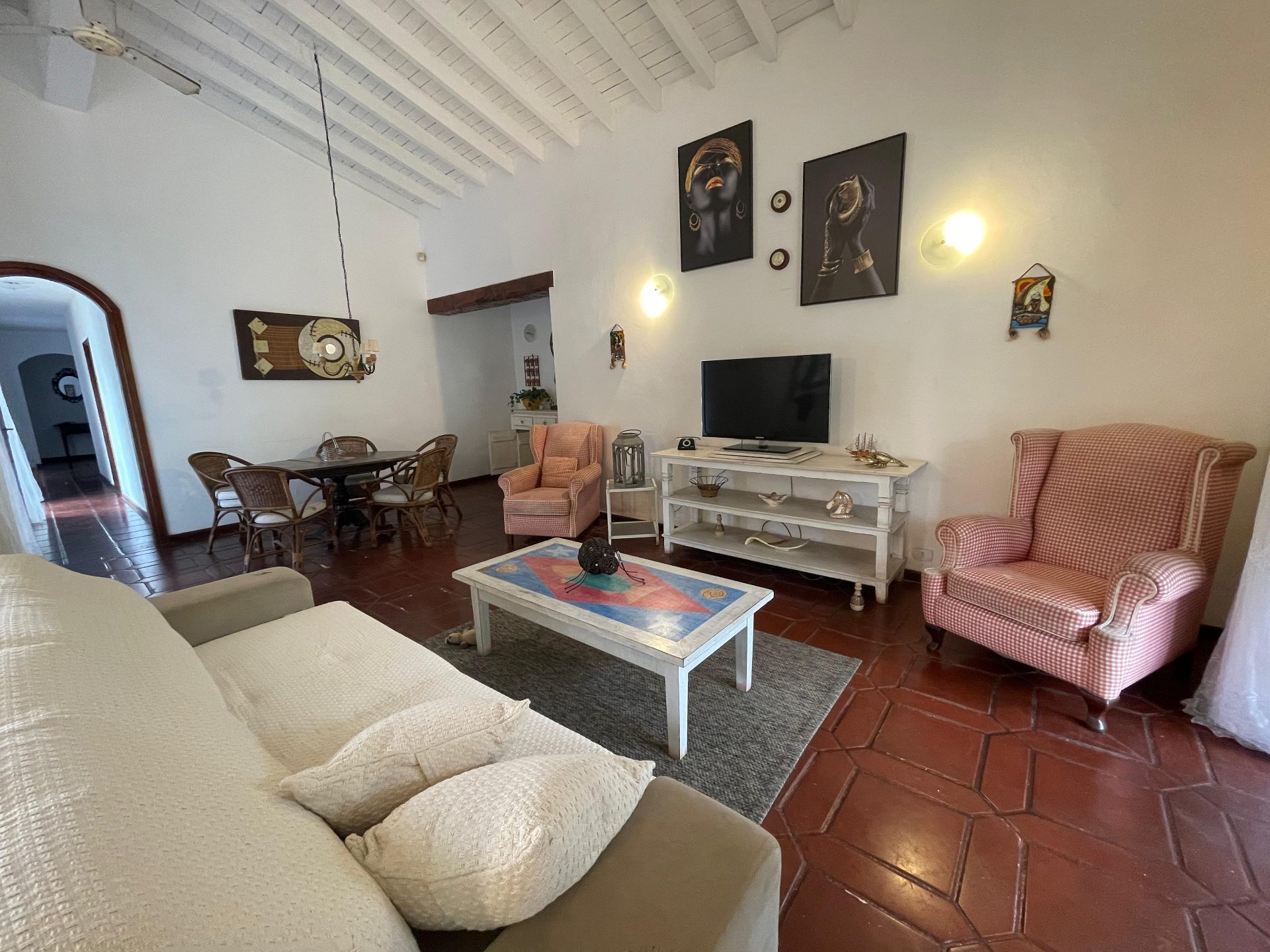 Casa em terreno de 1.555m², quadra de tênis, piscina, 6 vagas em Jardim Virgínia, Guarujá — foto 5