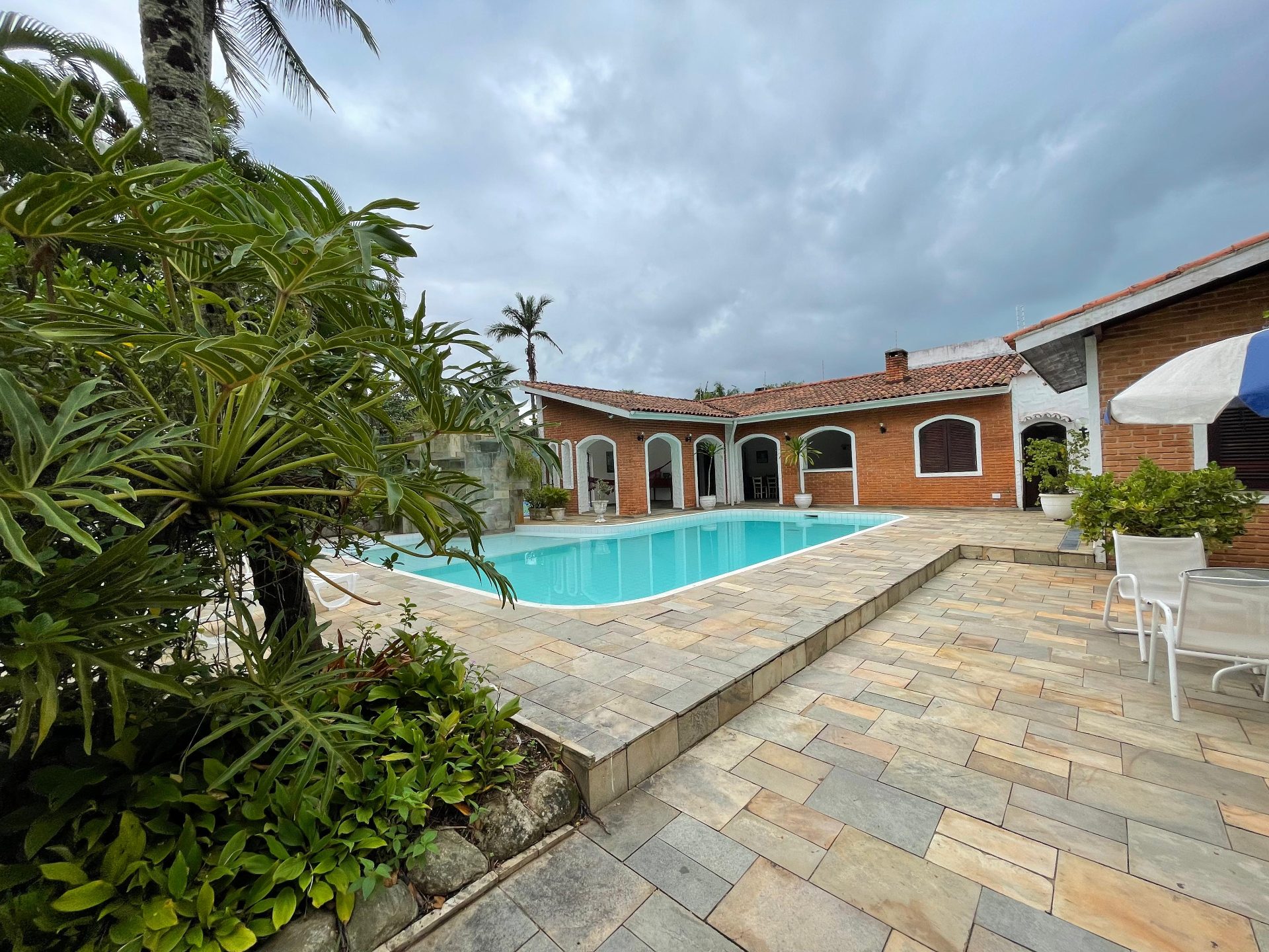 Casa em terreno de 1.555m², quadra de tênis, piscina, 6 vagas em Jardim Virgínia, Guarujá — foto 22