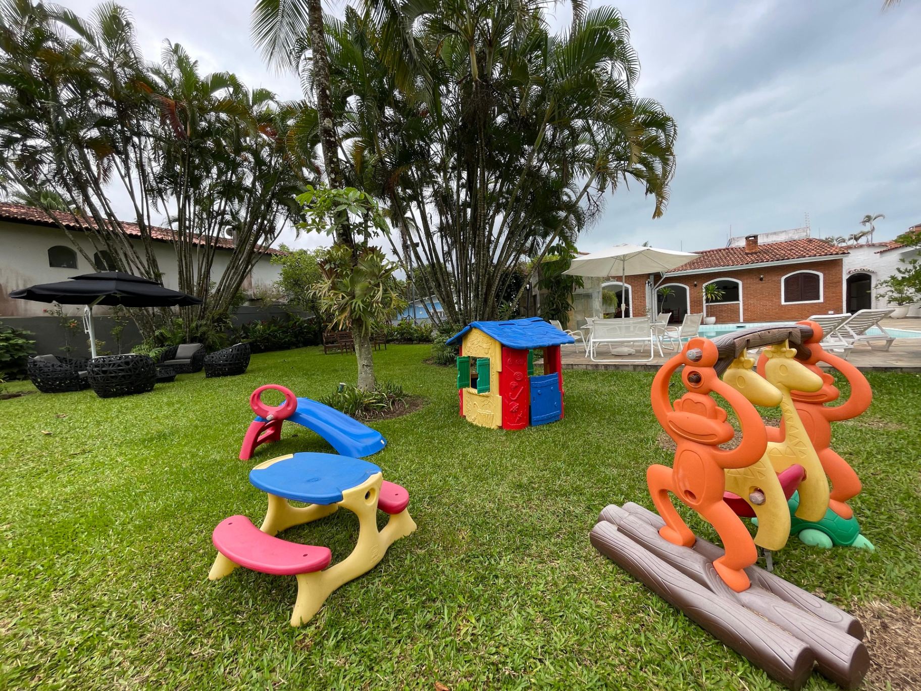 Casa em terreno de 1.555m², quadra de tênis, piscina, 6 vagas em Jardim Virgínia, Guarujá — foto 25