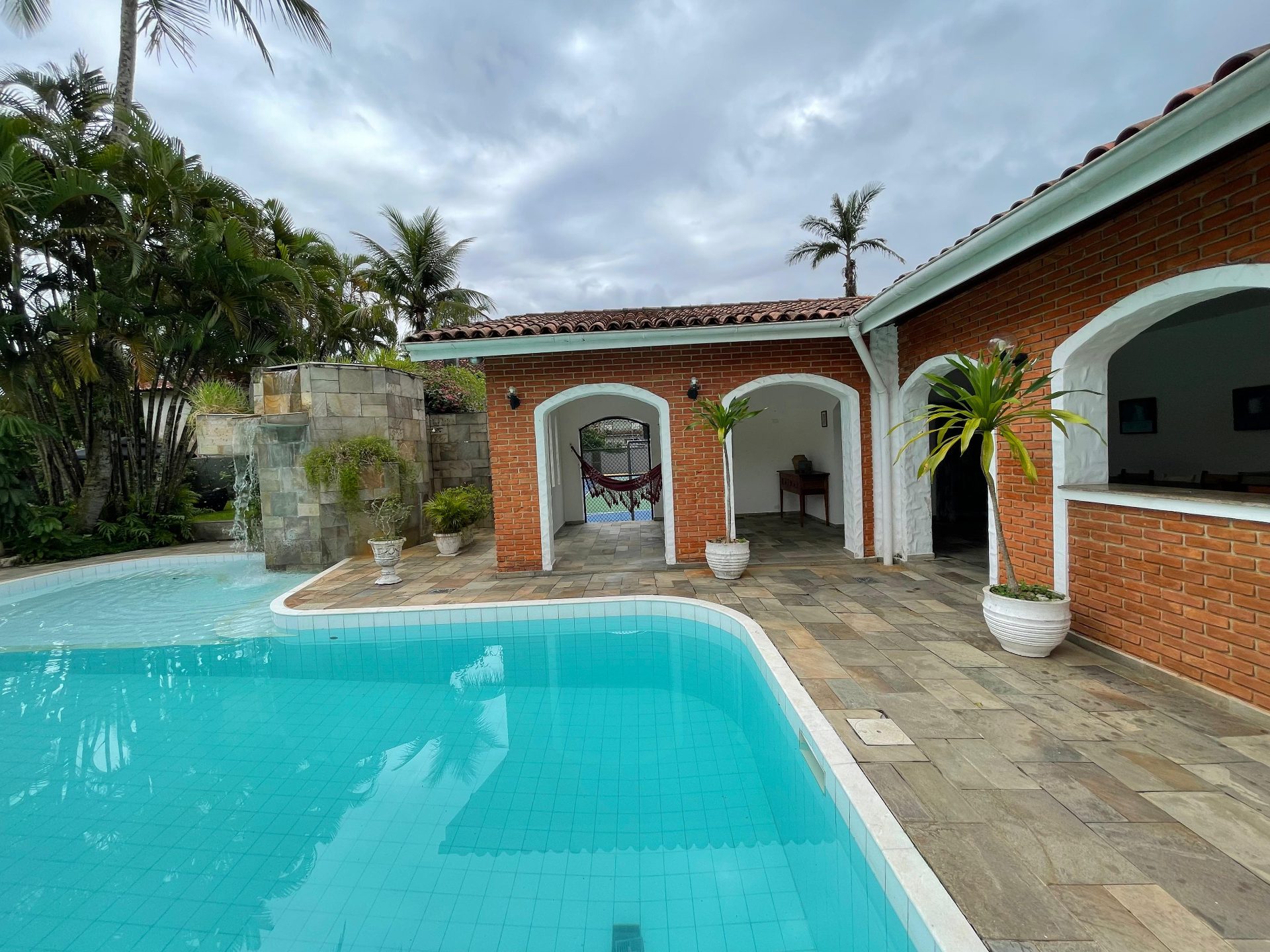 Casa em terreno de 1.555m², quadra de tênis, piscina, 6 vagas em Jardim Virgínia, Guarujá — foto 27