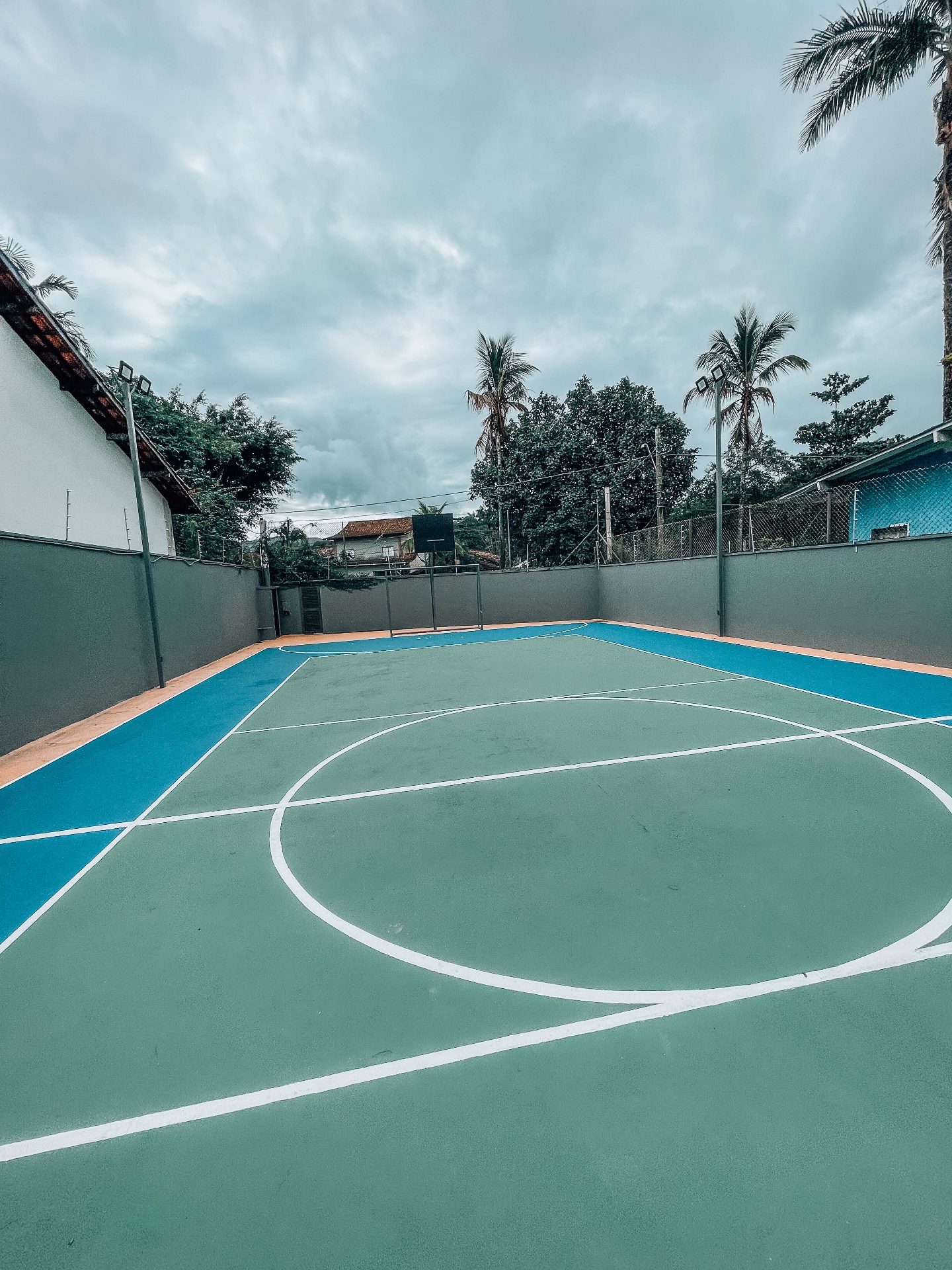 Casa em terreno de 1.555m², quadra de tênis, piscina, 6 vagas em Jardim Virgínia, Guarujá — foto 29