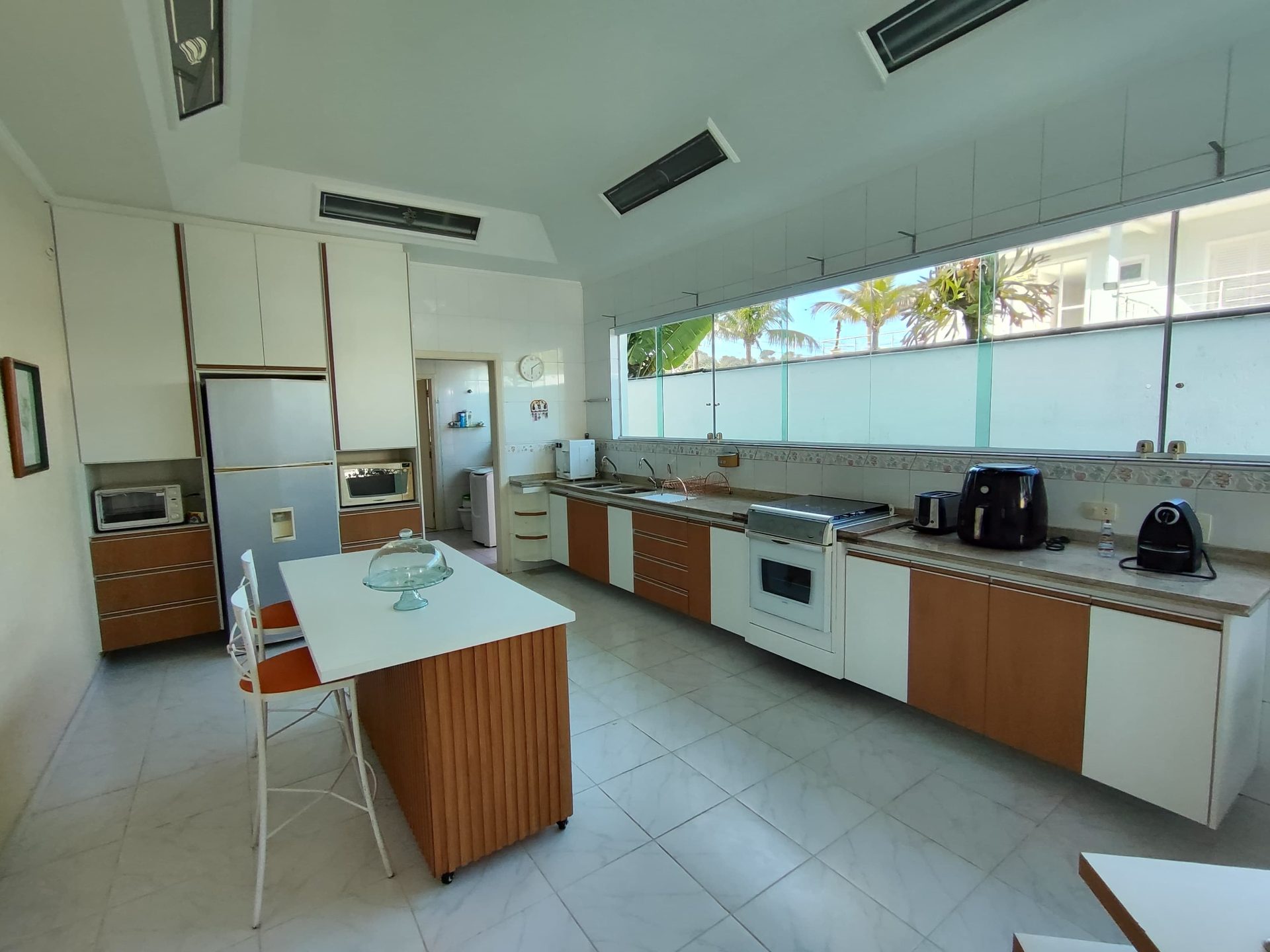 Casa em frente à praça, perfeita para quem busca conforto, espaço e lazer completo! em Jardim Acapulco, Guarujá — foto 2