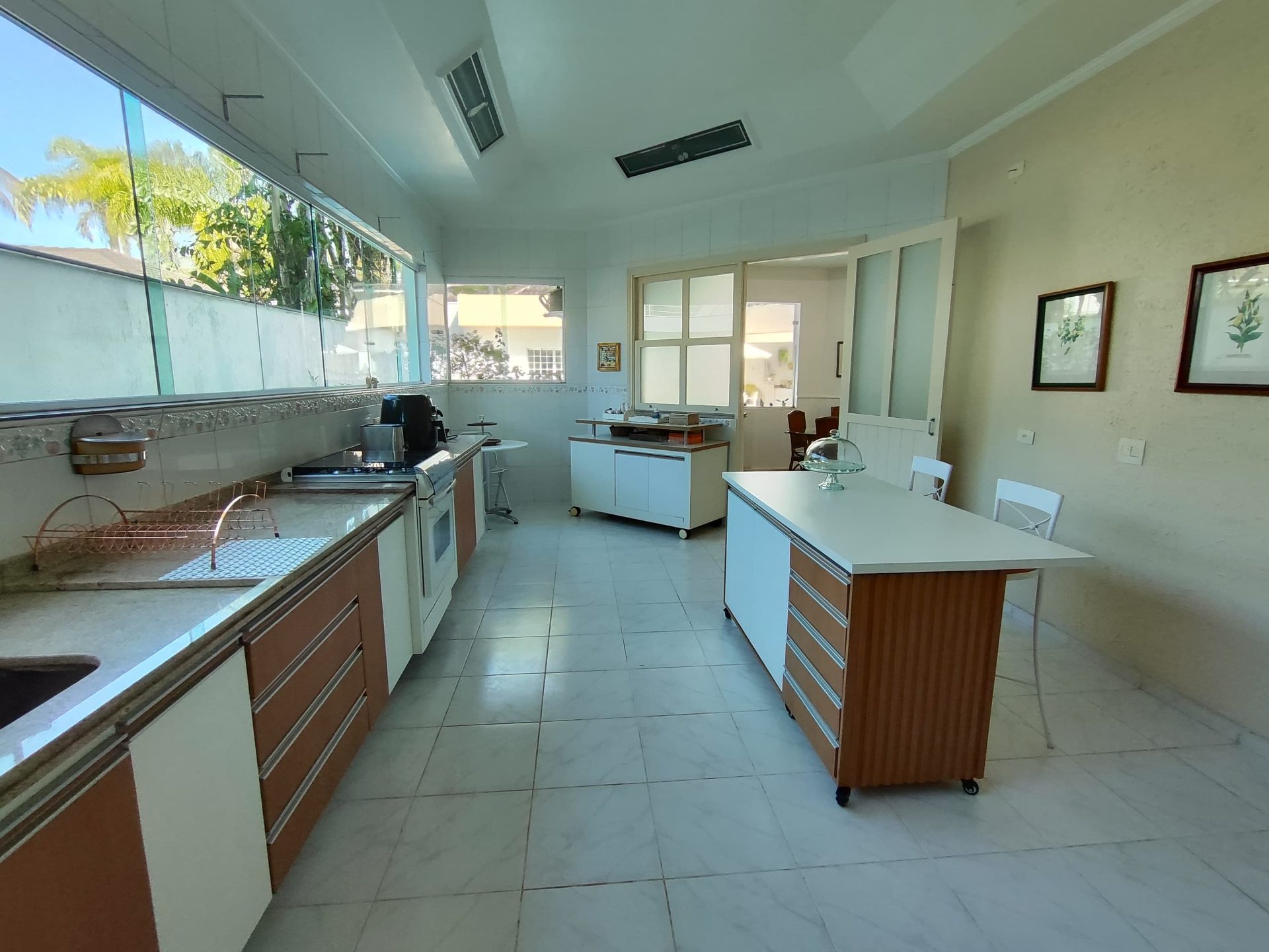 Casa em frente à praça, perfeita para quem busca conforto, espaço e lazer completo! em Jardim Acapulco, Guarujá — foto 4