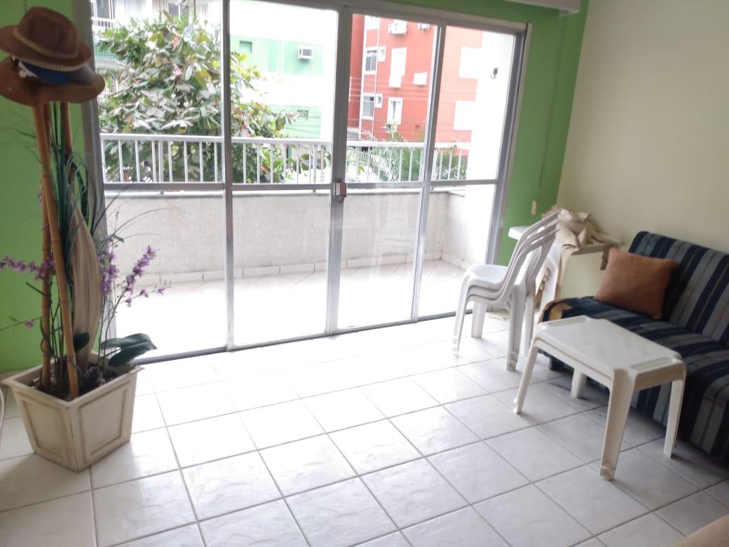 Apto 2 dorms., sacada, 1 vaga, Astúrias em Jardim Las Palmas, Guarujá — foto 2