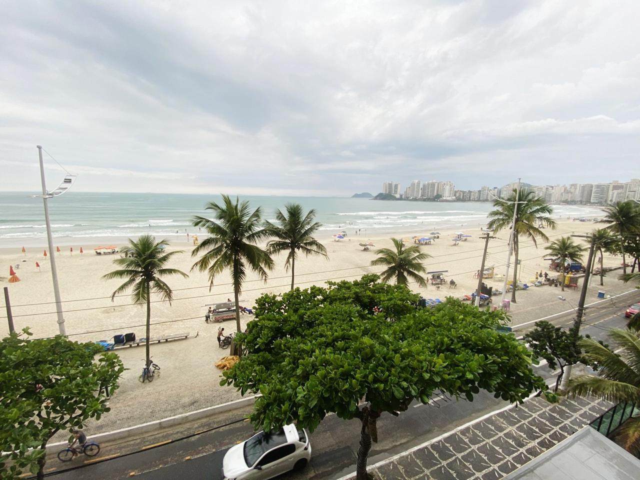 Apto reformado, frente praia Pitangueiras, 1 quarto, sacada em Pitangueiras, Guarujá — foto 3
