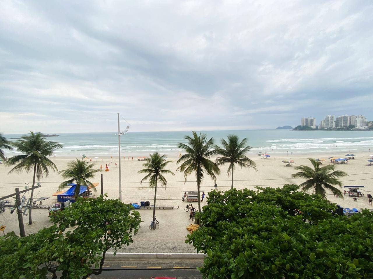 Apto reformado, frente praia Pitangueiras, 1 quarto, sacada em Pitangueiras, Guarujá — foto 4