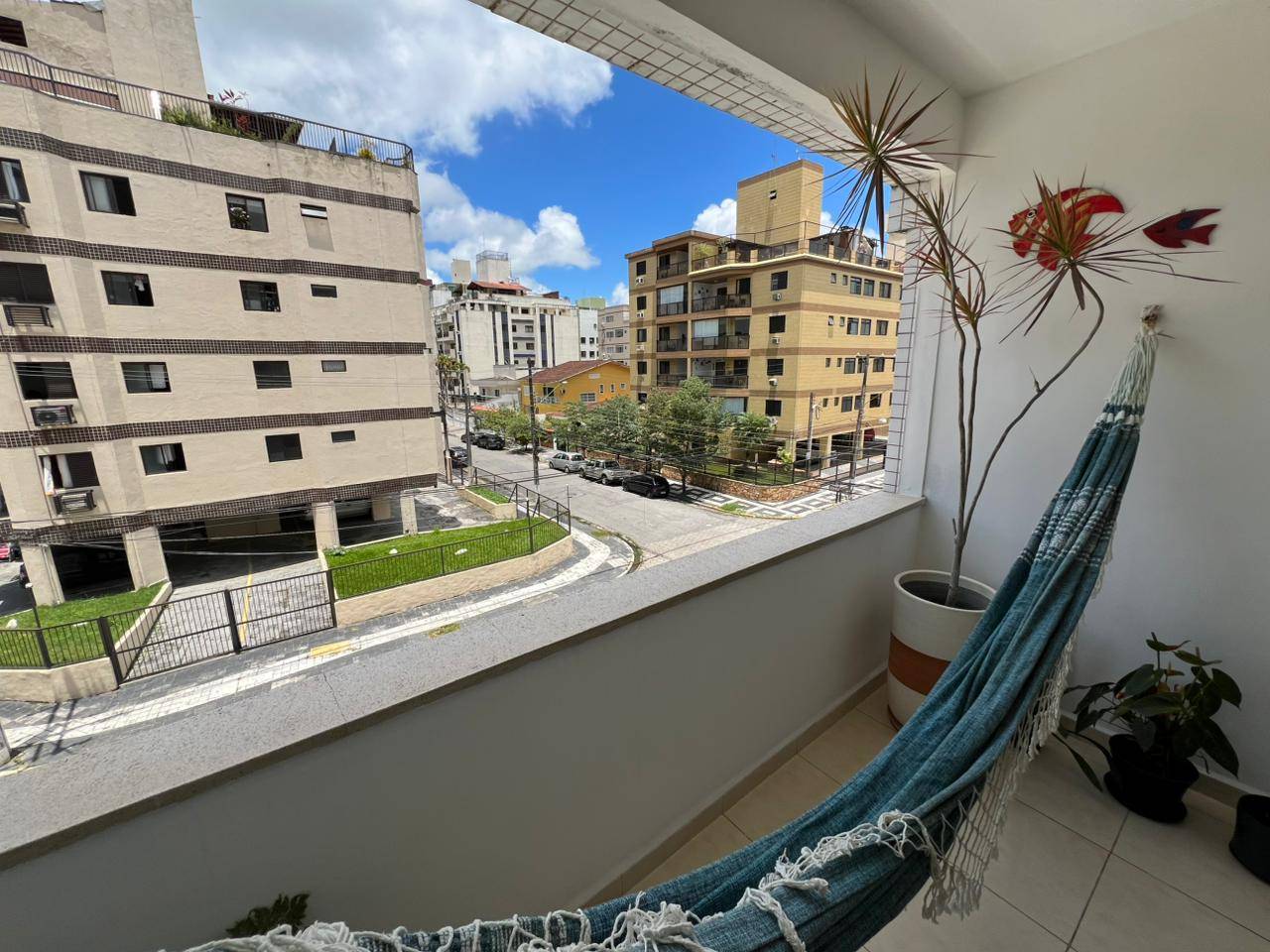 Apto 3 quartos, sacada, lazer, 350m praia Astúrias em Jardim Las Palmas, Guarujá — foto 4